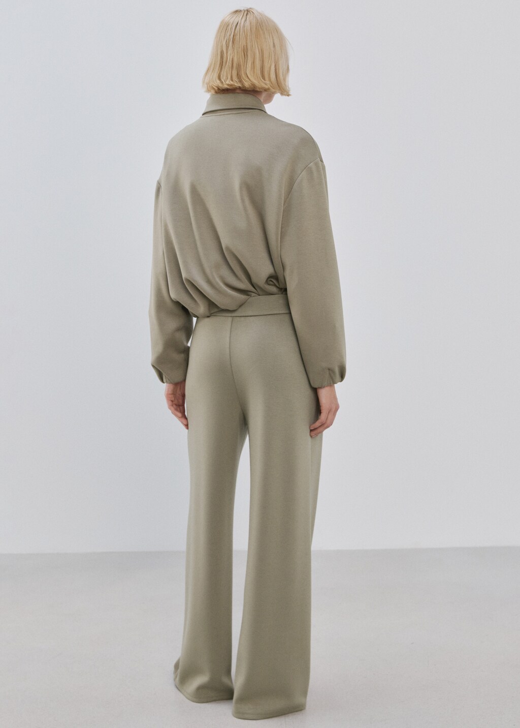 Straight-fit pants with elastic waist - image 3