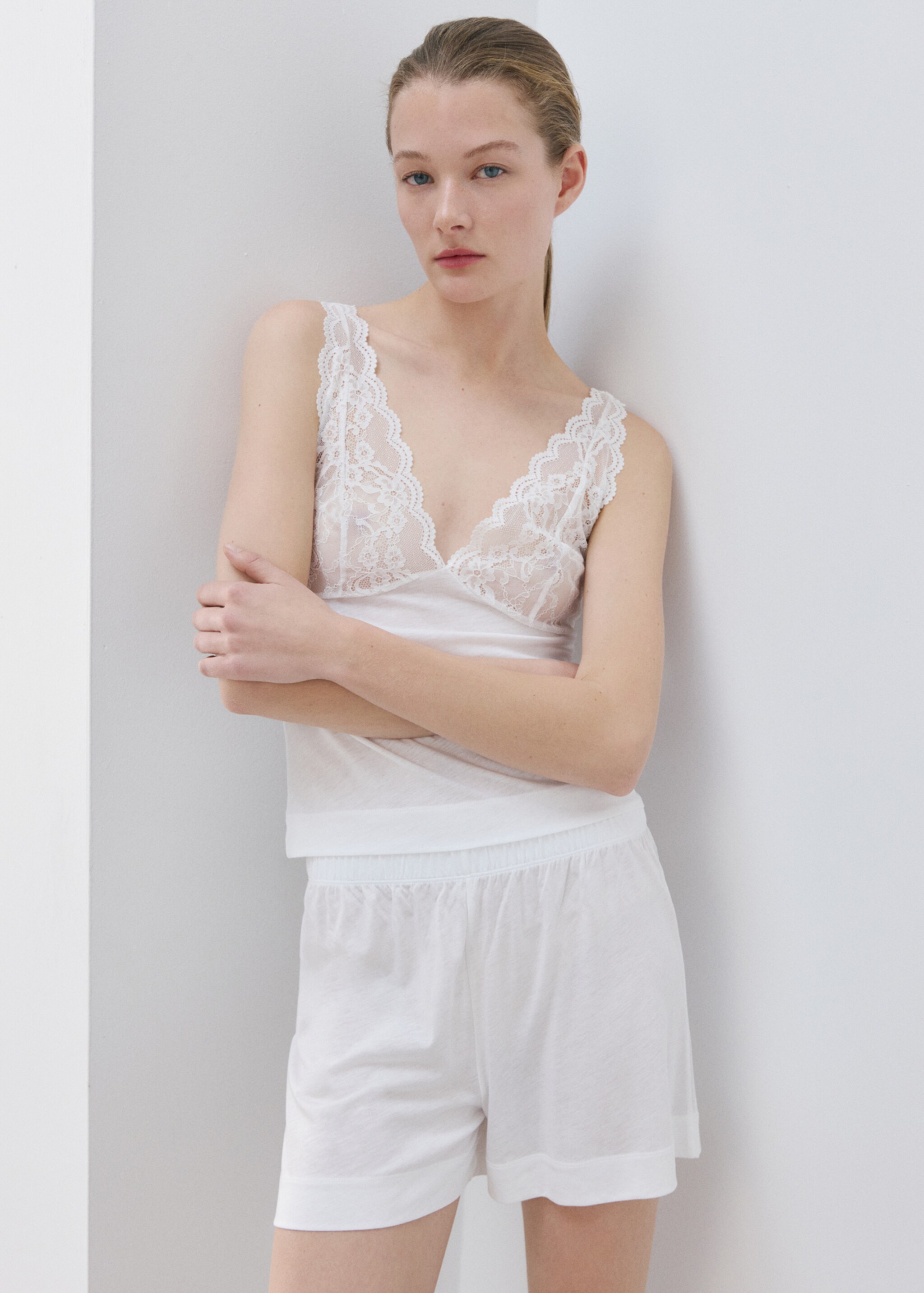 Lace backless top - Medium plane, White. Ref: 27073332-00.