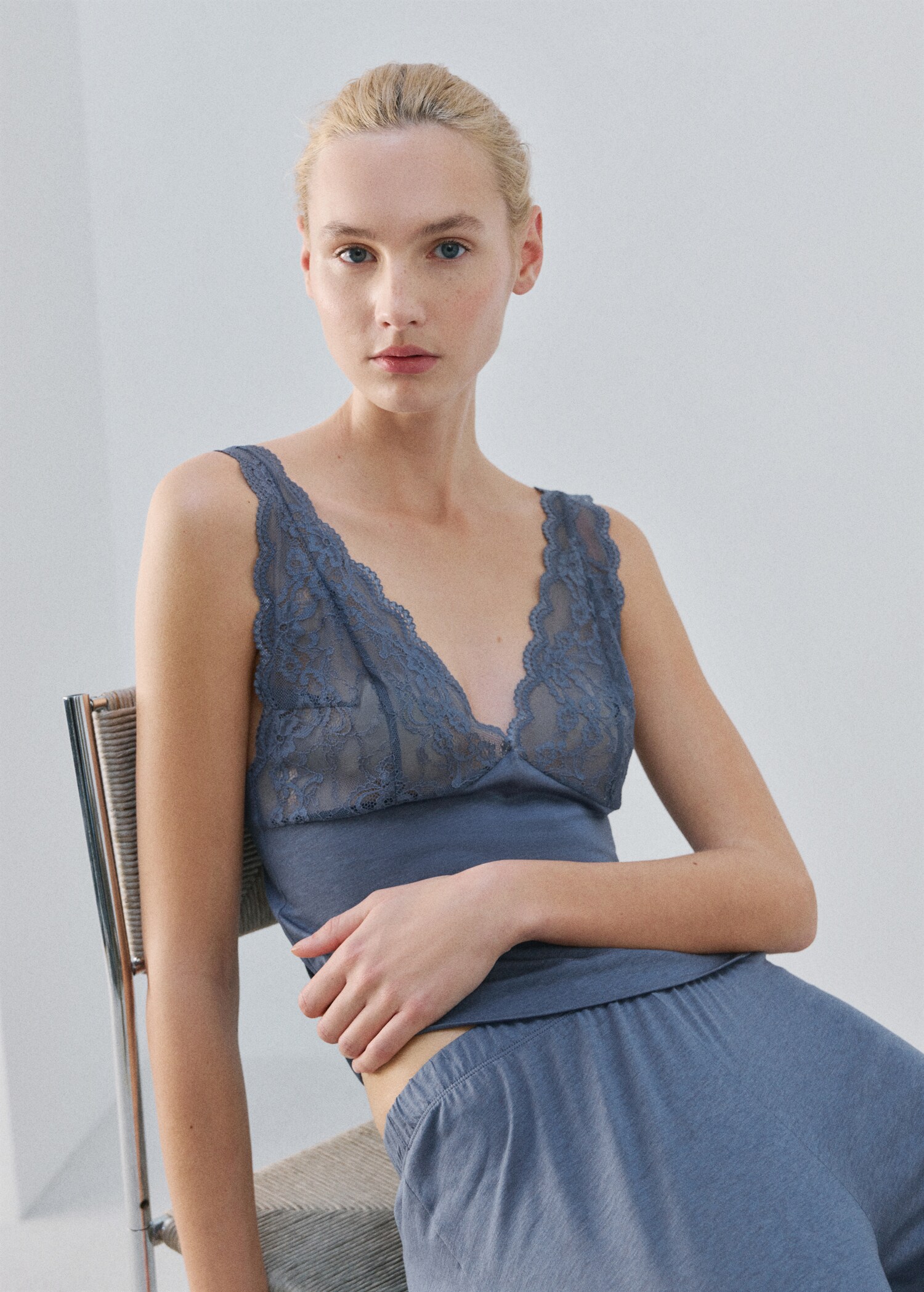 Lace backless top - Details of the article 2