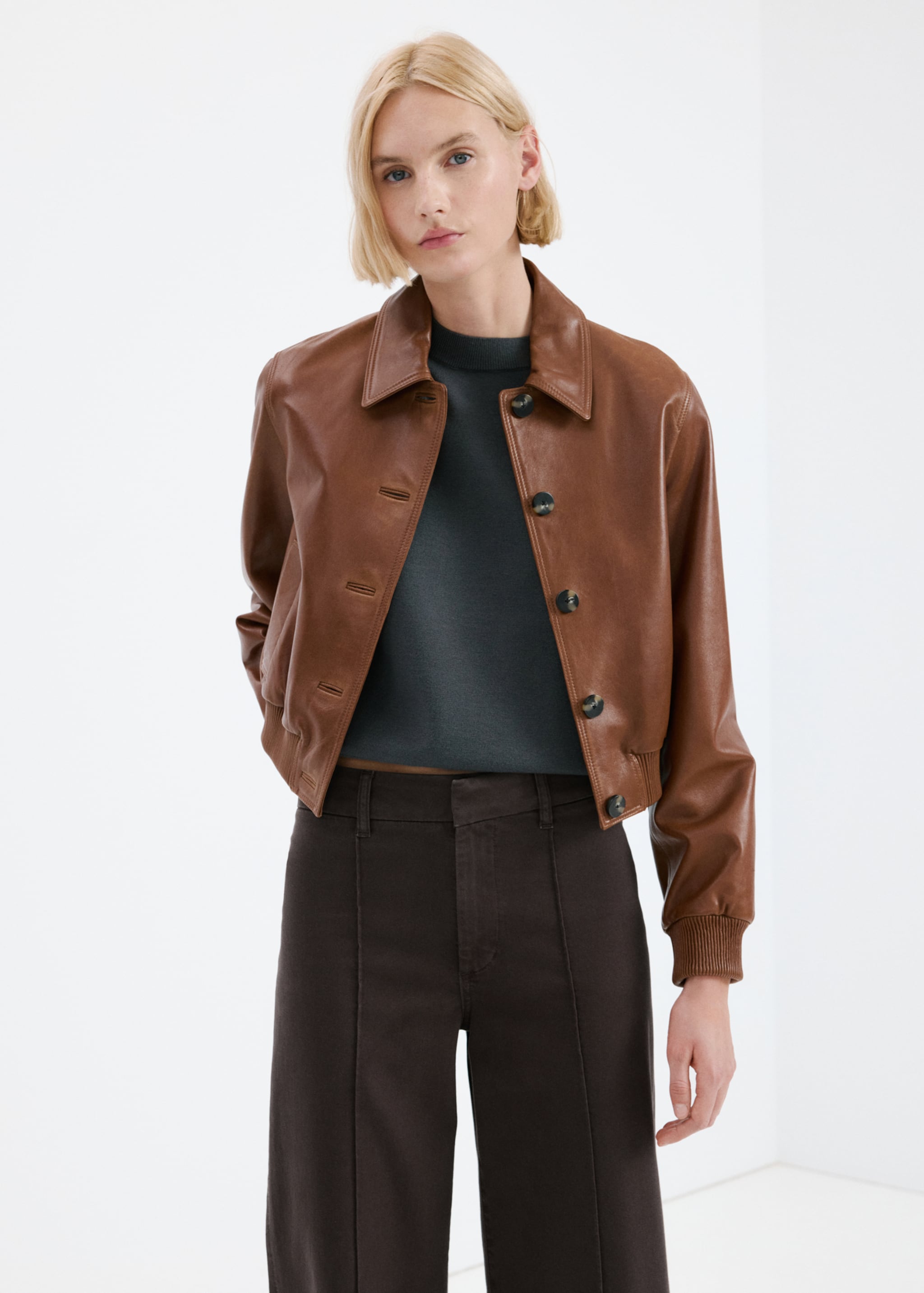 High-waisted wide-leg jeans with stitching - Details of the article 1, Chocolate. Ref: 27073337-00.