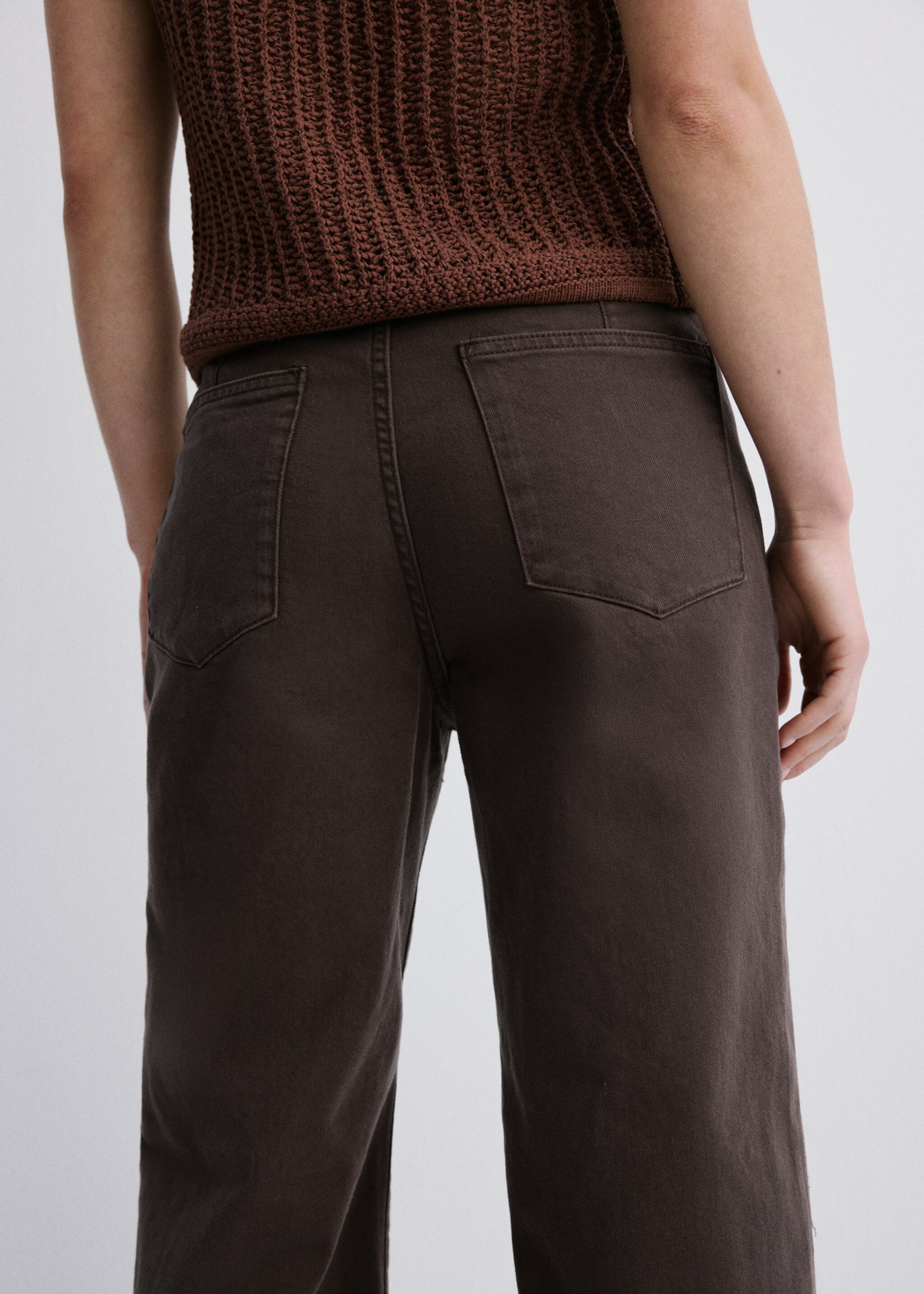 High-waisted wide leg jeans with stitching - Details of the article 6, Chocolate. Ref: 27073337-00.