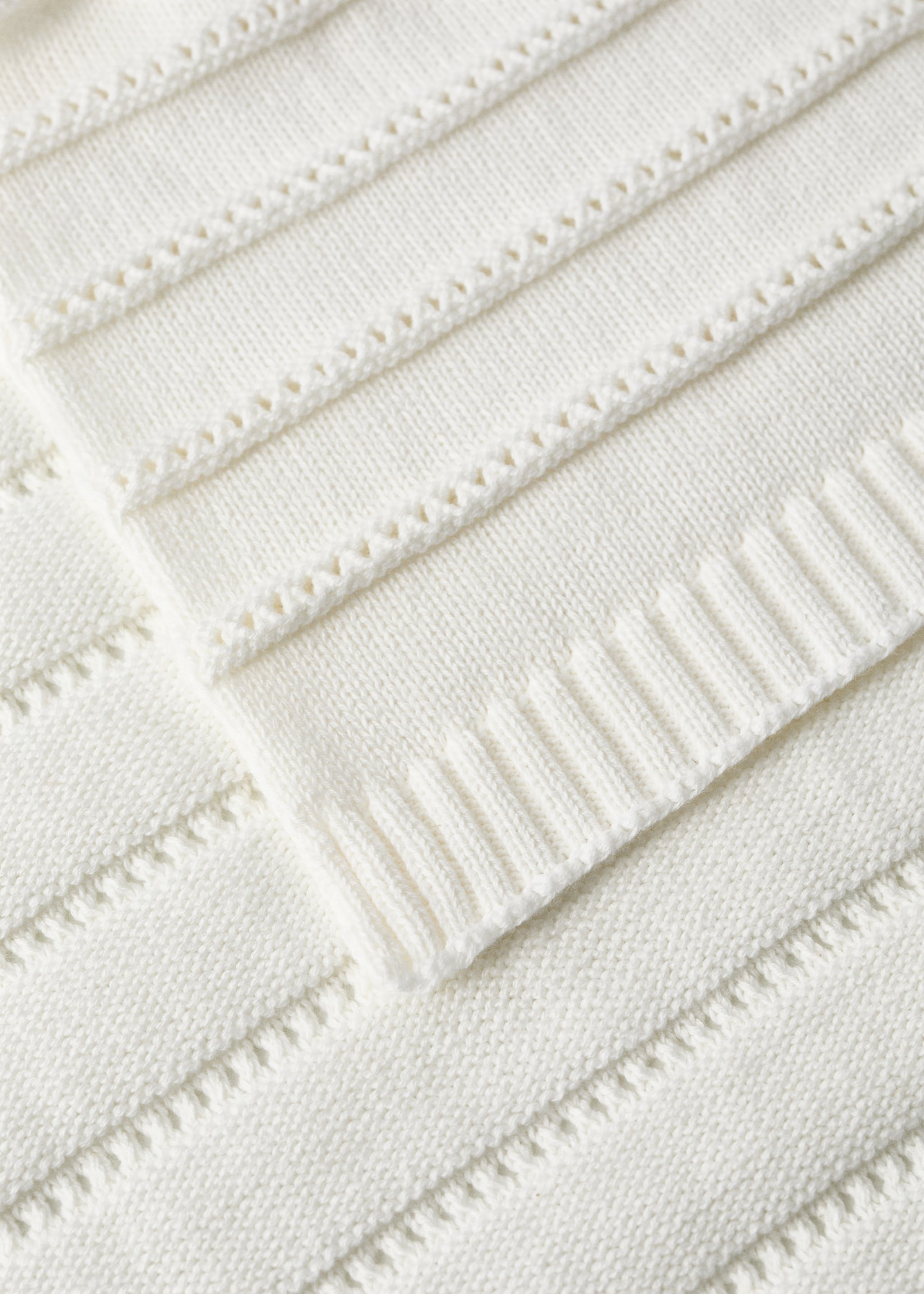 Children's cotton striped blanket - Details of the article 1, Off White. Ref: 27073339-00.