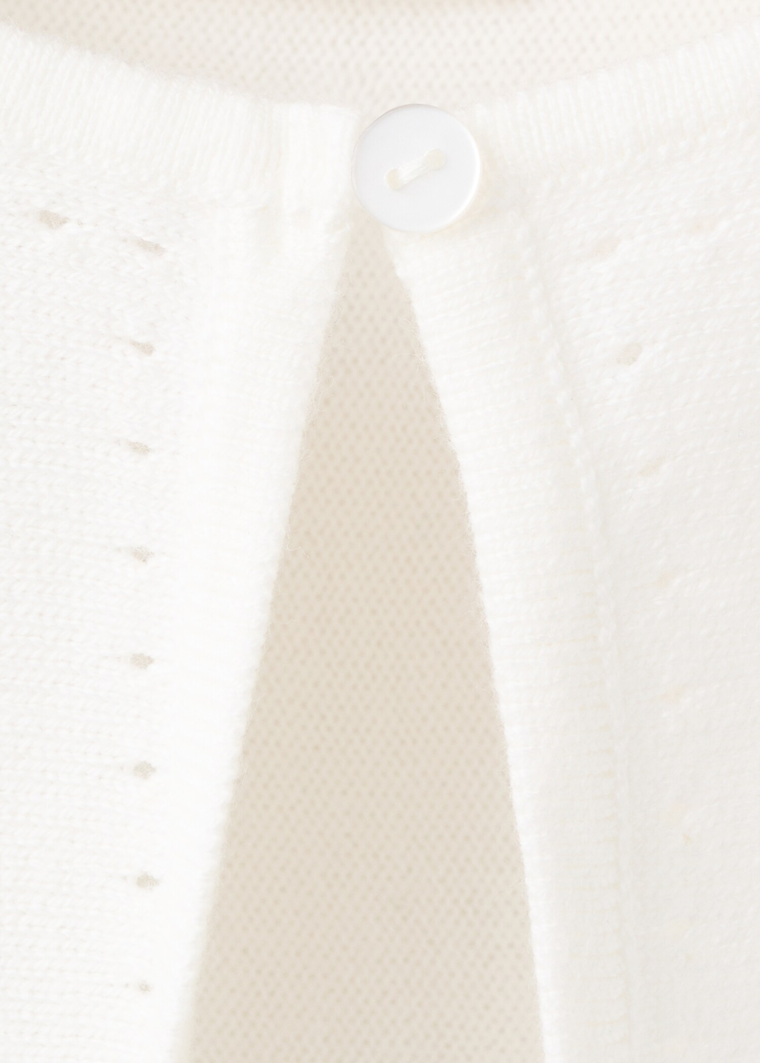 Knitted cape with openwork details - Details of the article 8