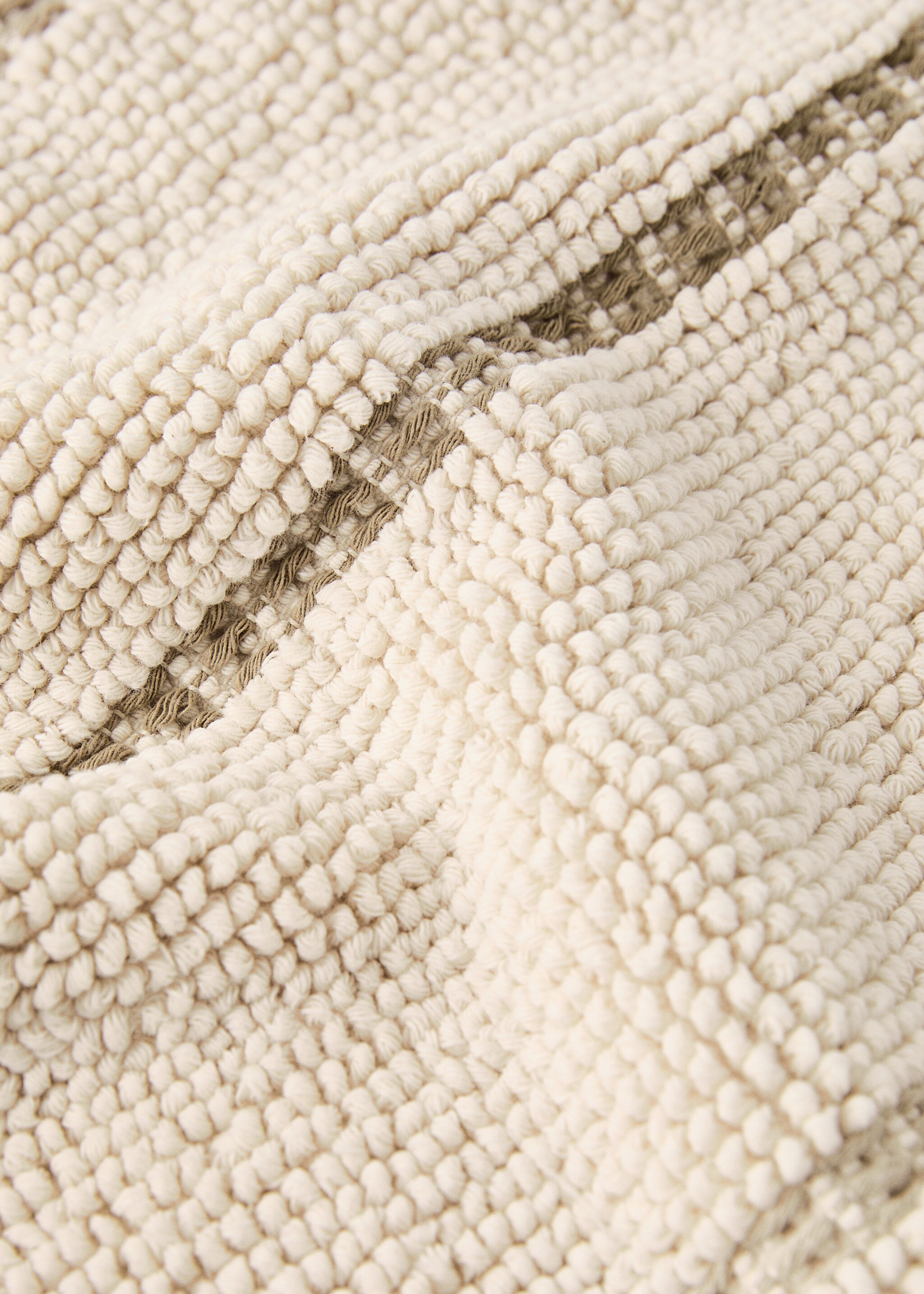Striped bath mat with fringe detail - Details of the article 1, Ecru. Ref: 27073742-00.
