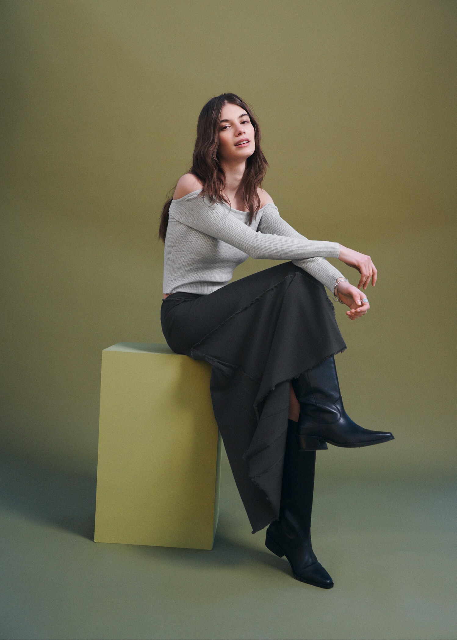 Long skirt with distressed details - Details of the article 5