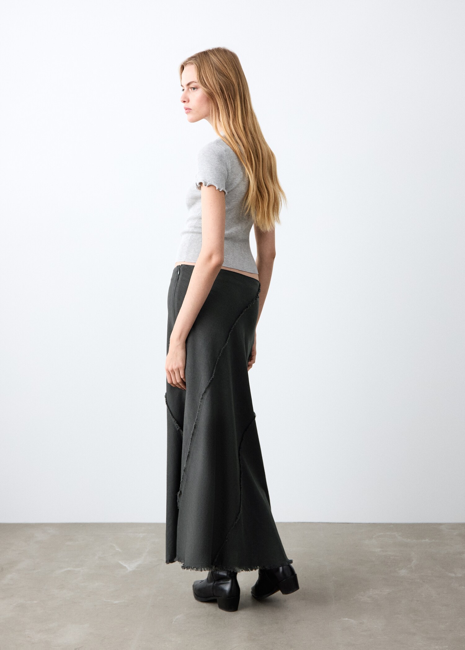 Skirt dust - Reverse of the article