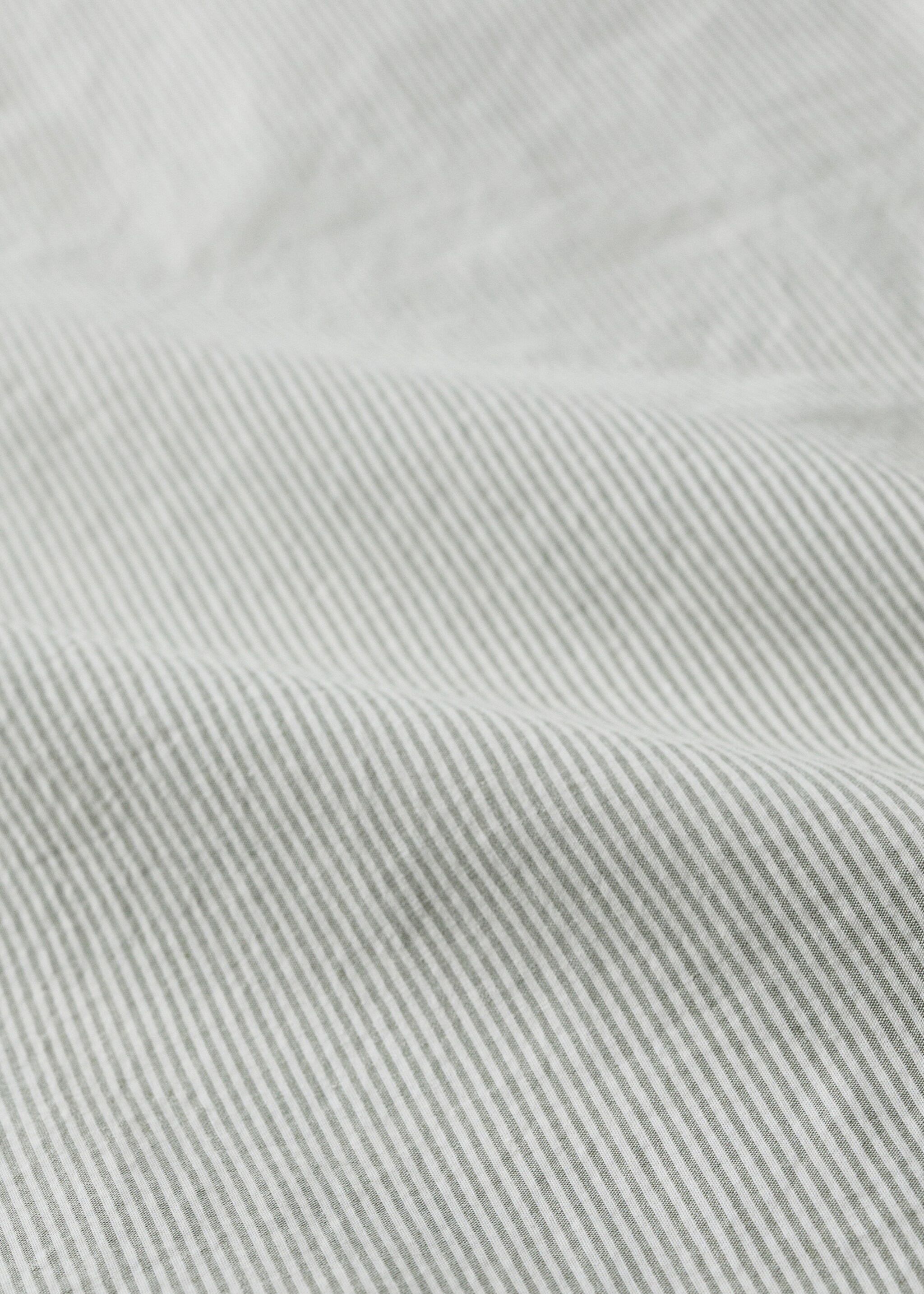 Cot bed top sheet fine striped yarn-dyed cotton - Details of the article 2, Pastel Green. Ref: 27074056-00.