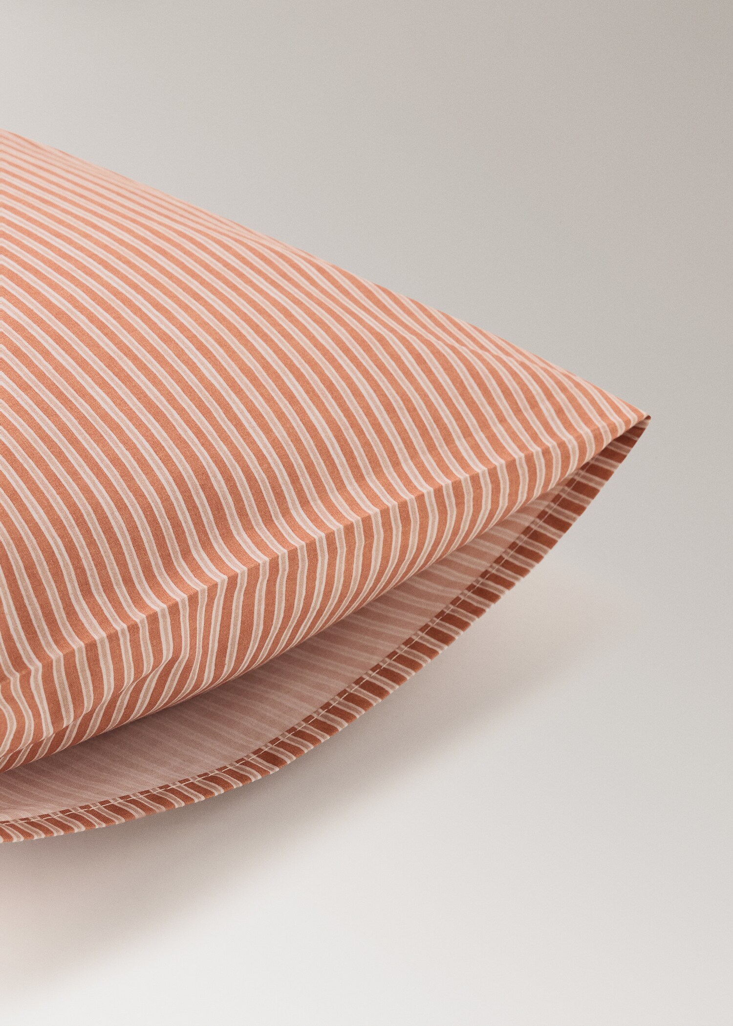 Cot bed pillowcase in cotton percale stripes - Details of the article 1