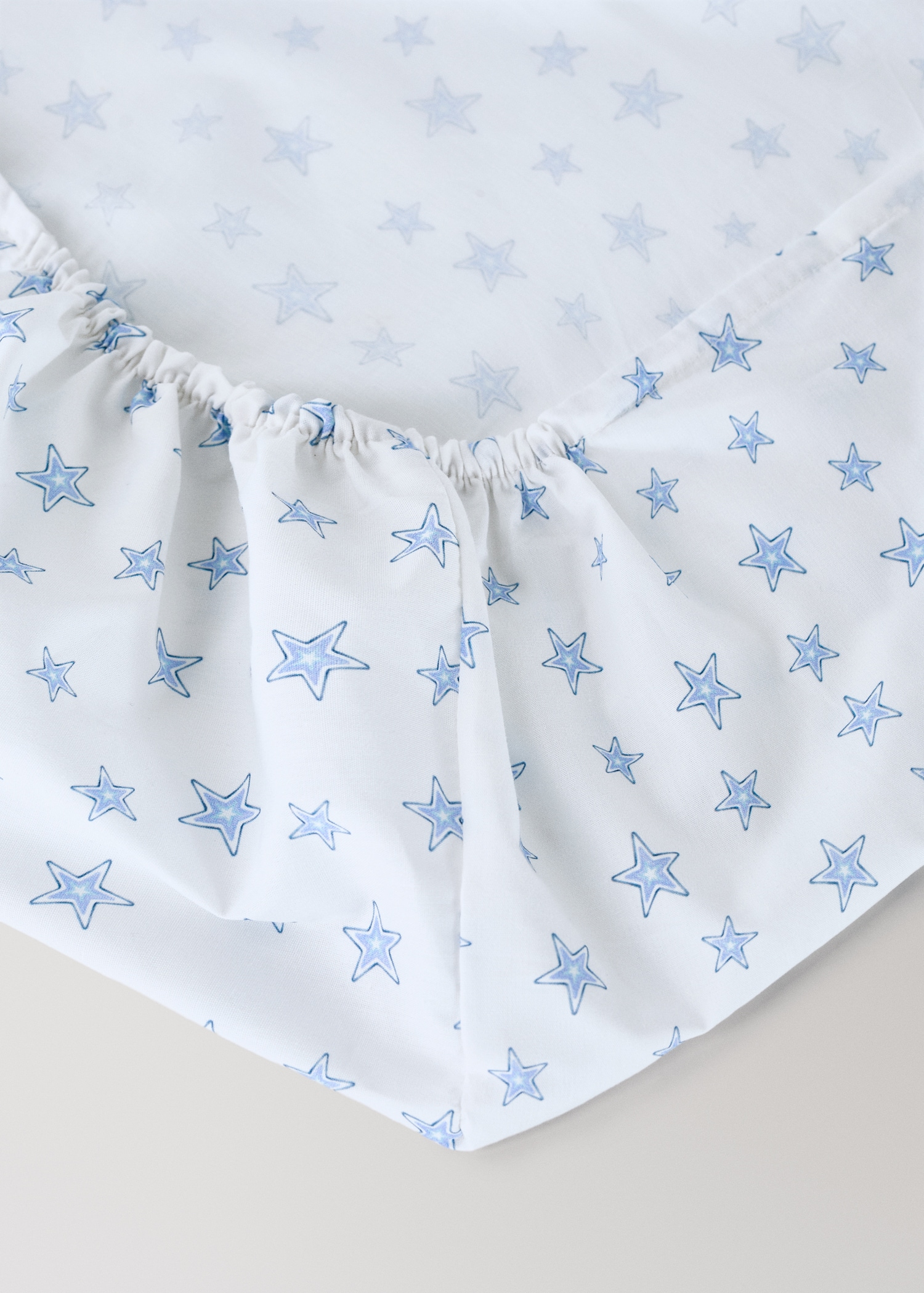 Mini cot fitted sheet in star-patterned percale cotton - Details of the article 1