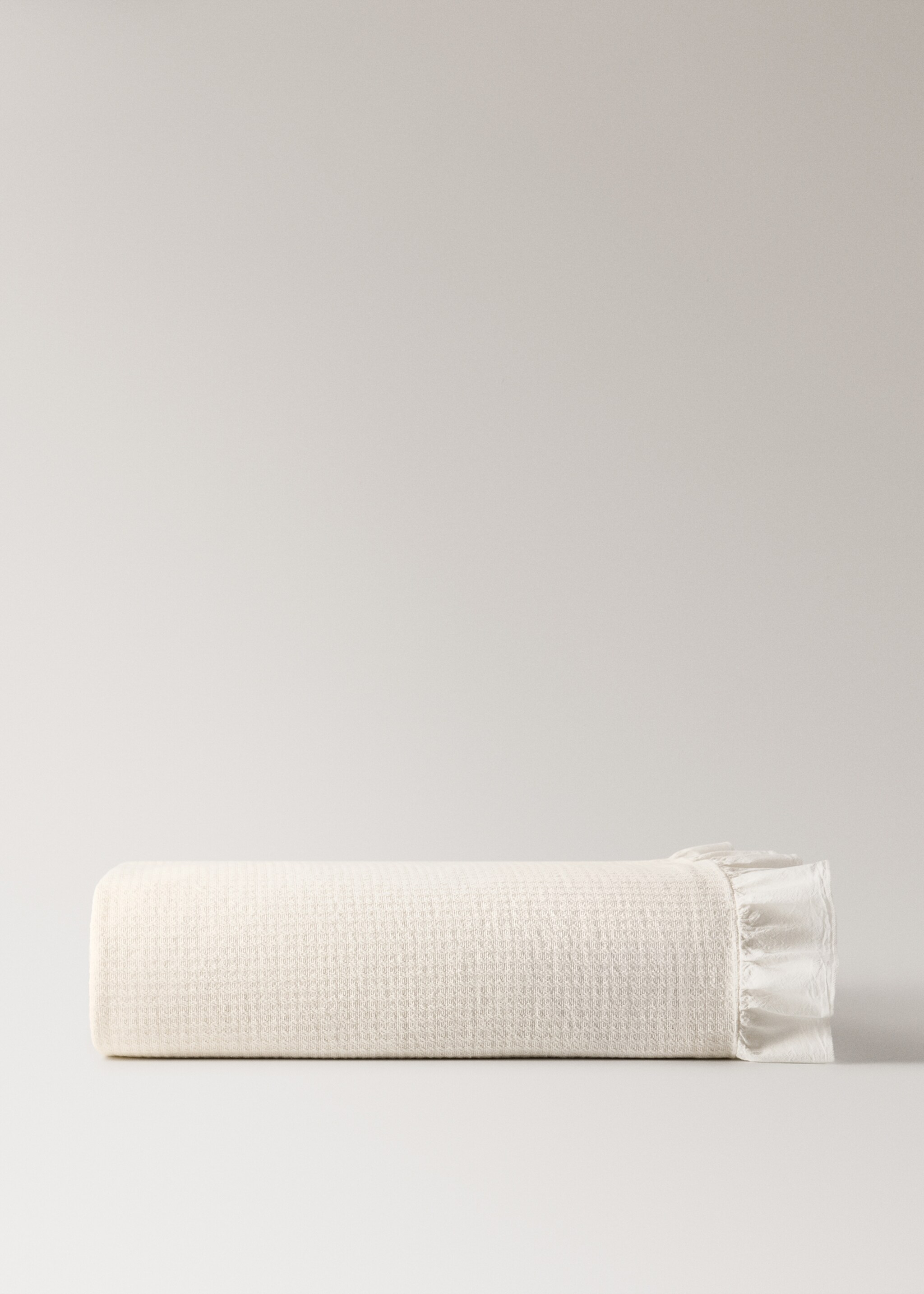 Dziecięca narzuta z bawełny żakardowej z falbaną na łóżko 90 cm - Artykuł bez modela/modelki, Złamana biel. Ref: 27074070-00.