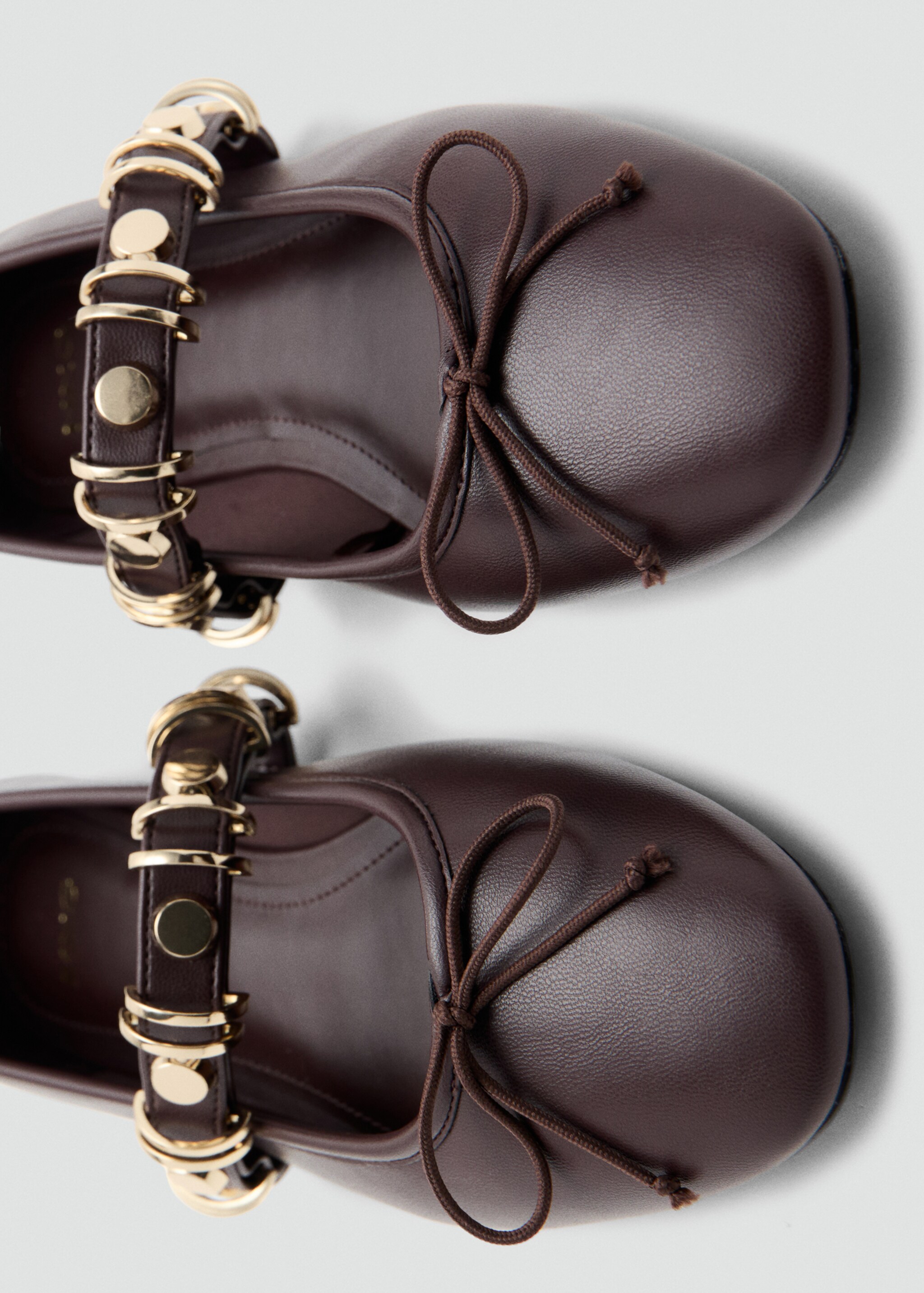 Ballerina flat metallic details - Details of the article 2, Burgundy. Ref: 27074071-00.