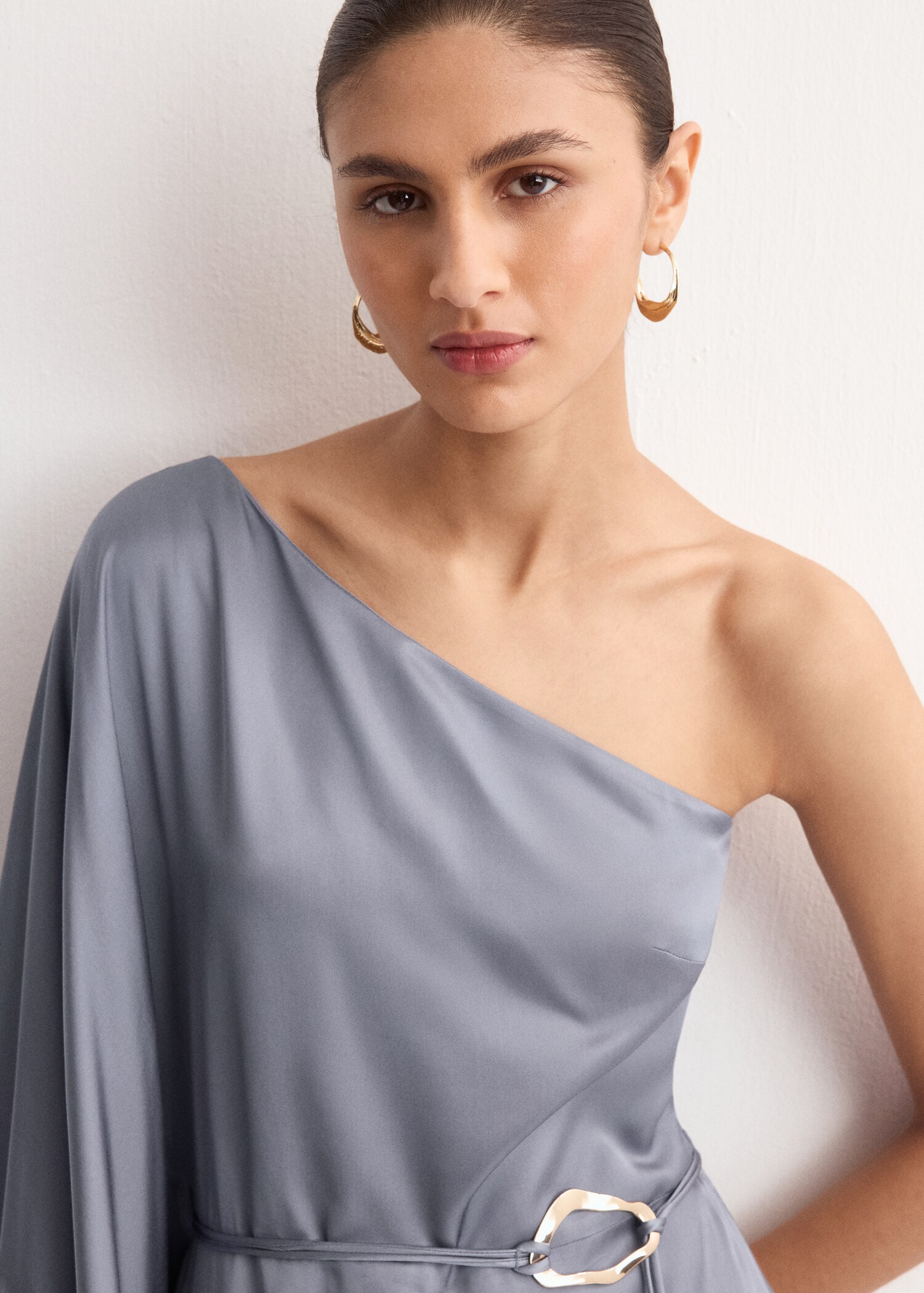 Long jumpsuit with asymmetrical neck - Details of the article 1