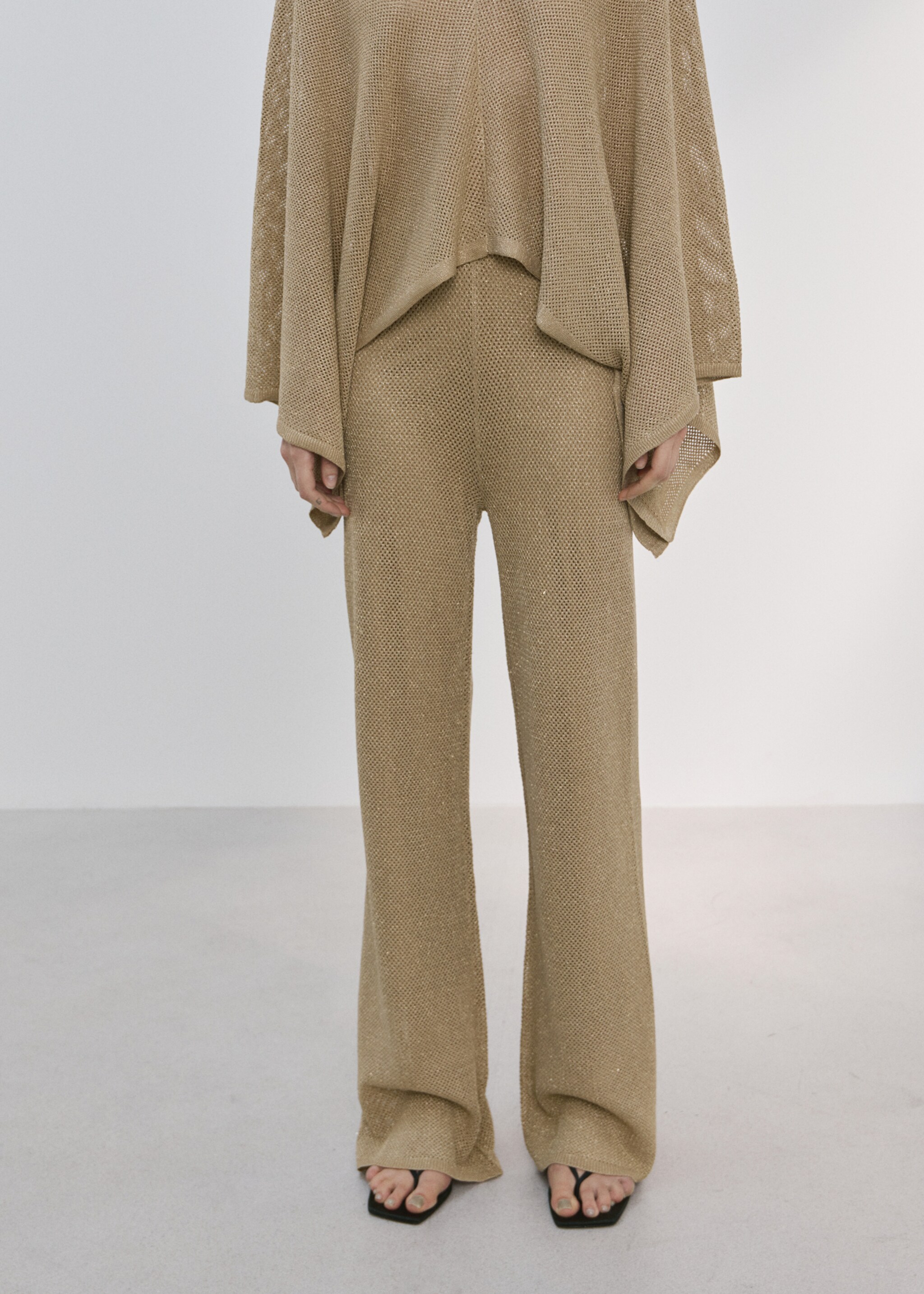 Knit trousers with mid-rise - Medium plane, Gold. Ref: 27074074-00.