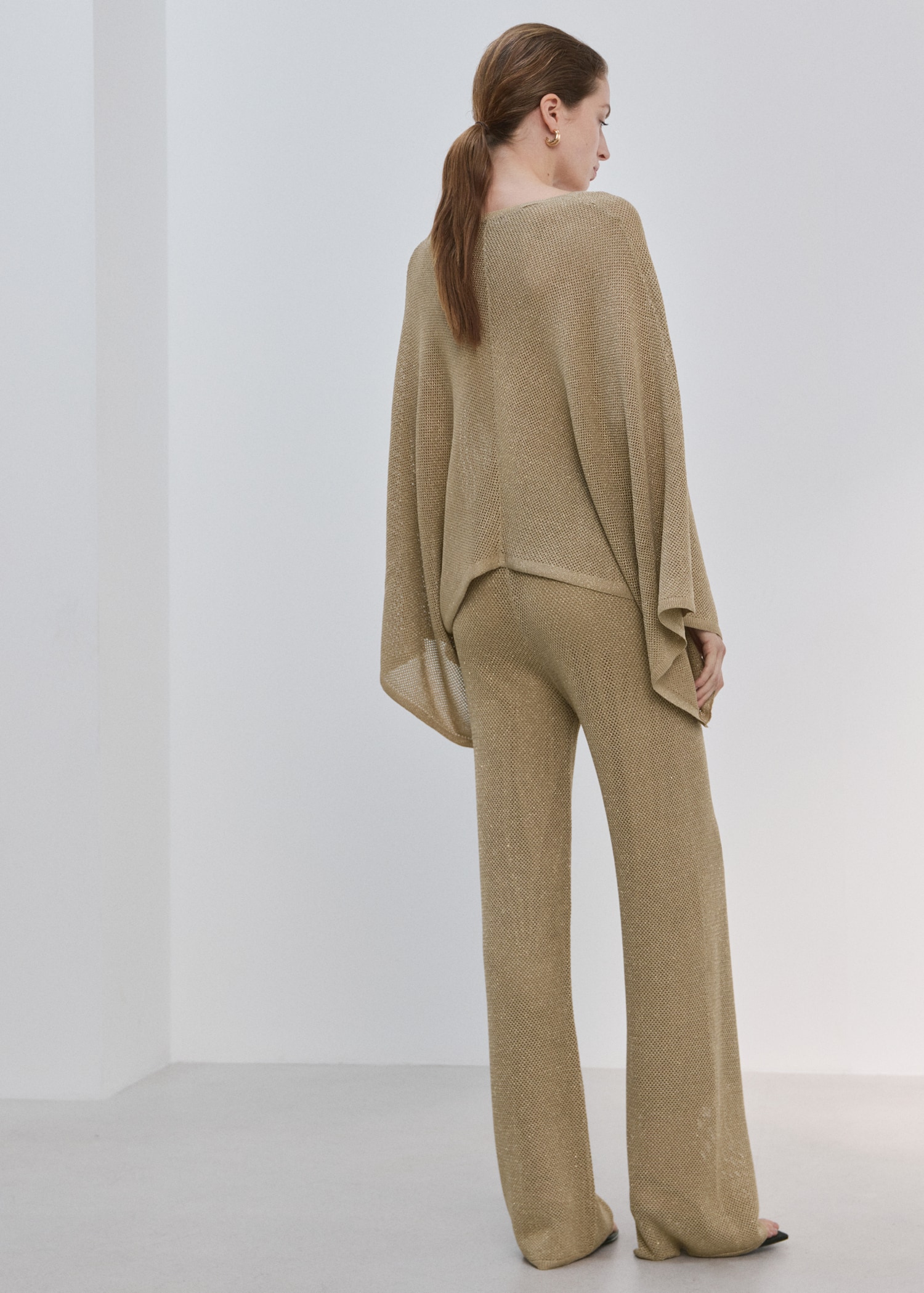 Knit trousers with mid-rise - Reverse of the article