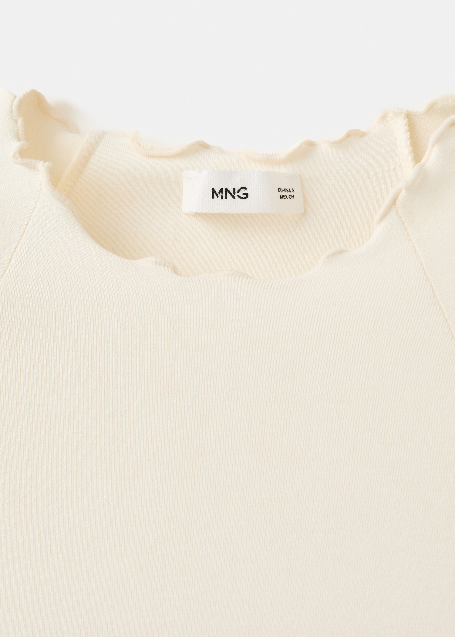 Contrasting T-shirt - Details of the article 8