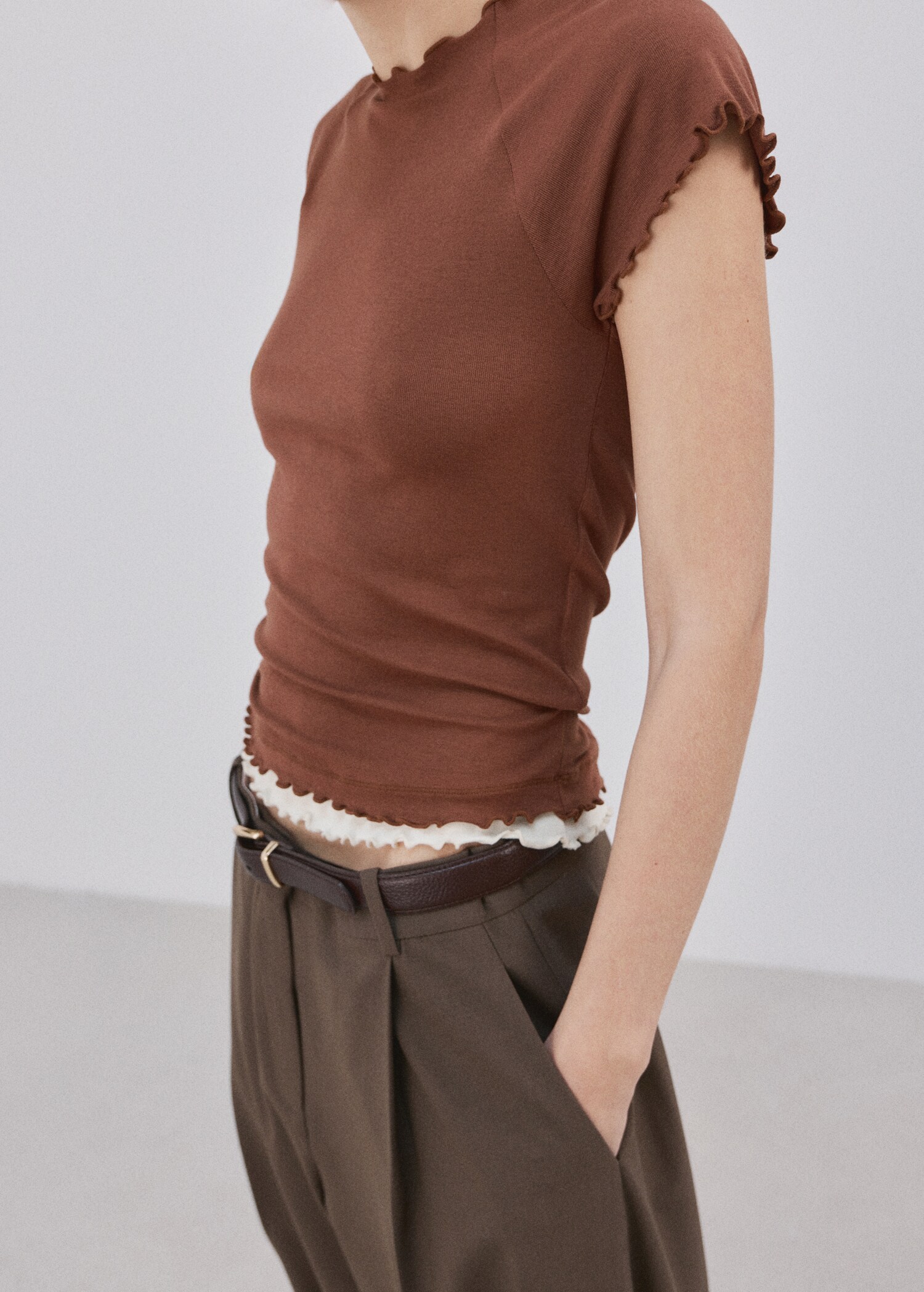 Contrasting T-shirt - Details of the article 6