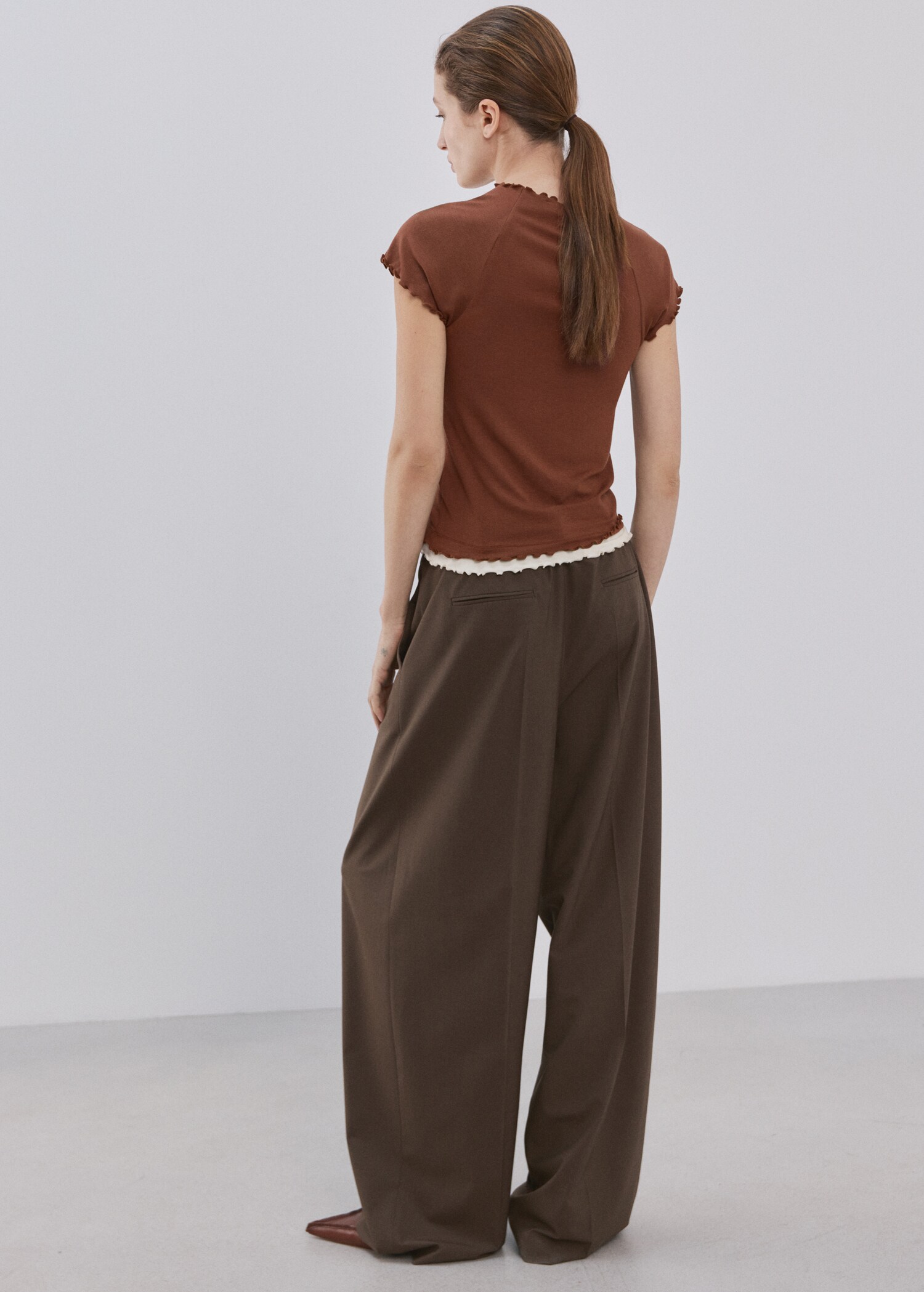 Contrasting T-shirt - Reverse of the article