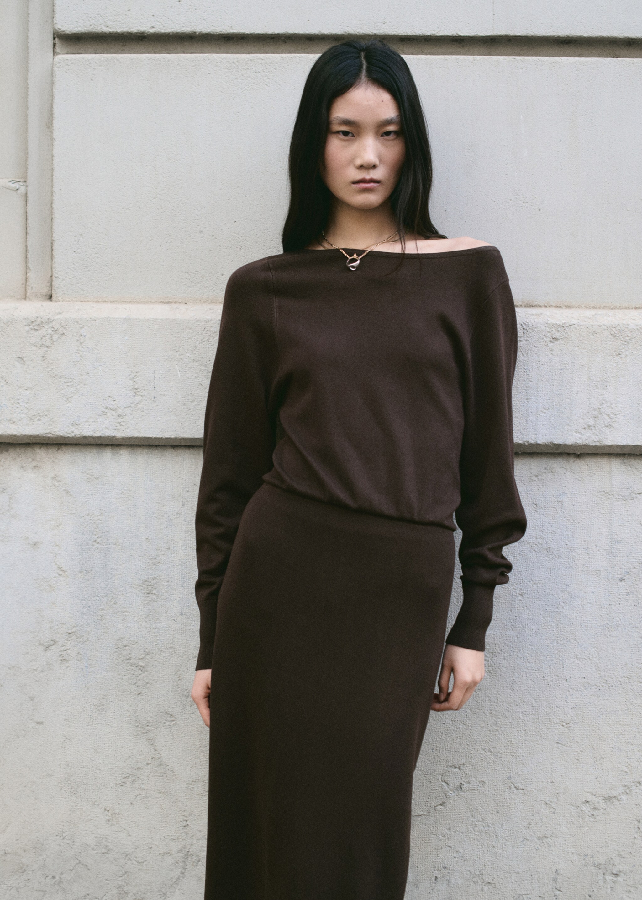 فستان محبوك ناعم بقصة إيفازيه - رؤية وسط, شوكولاتة. Ref: 27074083-00.