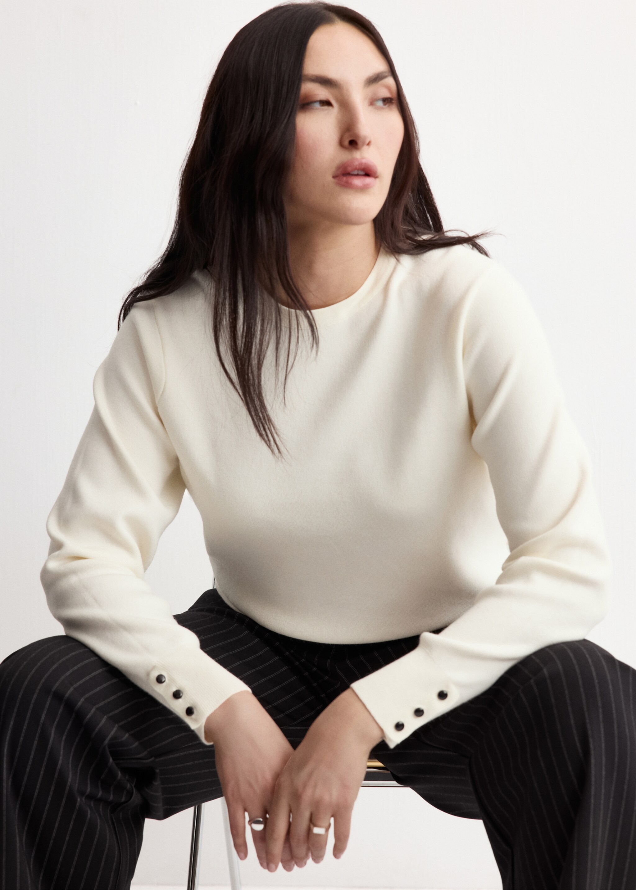 Buttoned cuffs sweater - Details of the article 5, Ecru. Ref: 27074084-00.