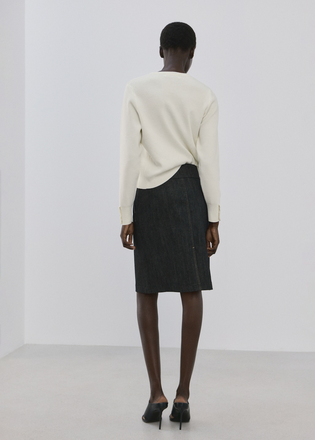 Buttoned cuffs sweater - image 5
