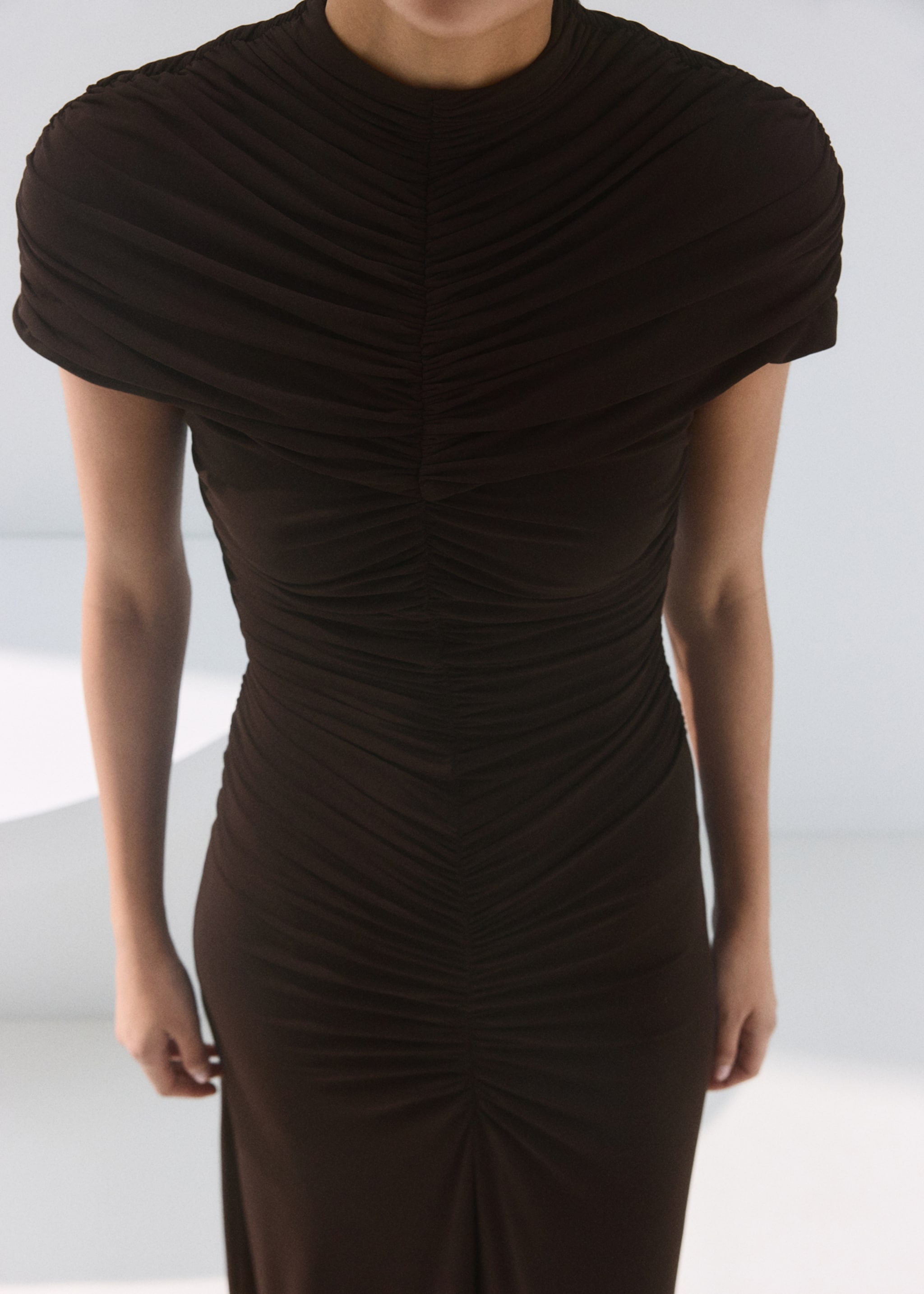 Flared dress with gathered body - Details of the article 6, Brown. Ref: 27074095-00.