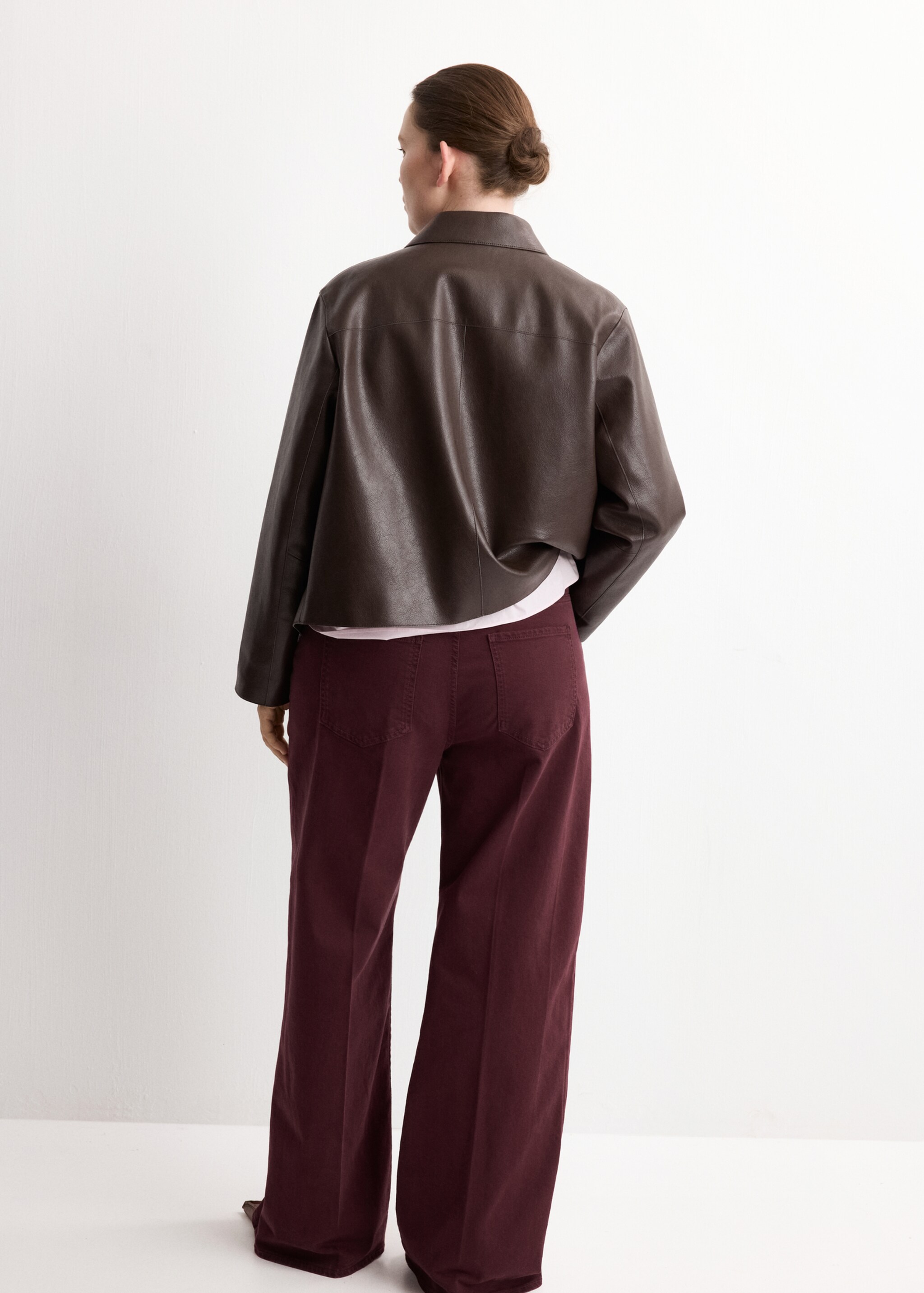 High-waisted wide leg jeans - Details of the article 4, Wine. Ref: 27074096-00.