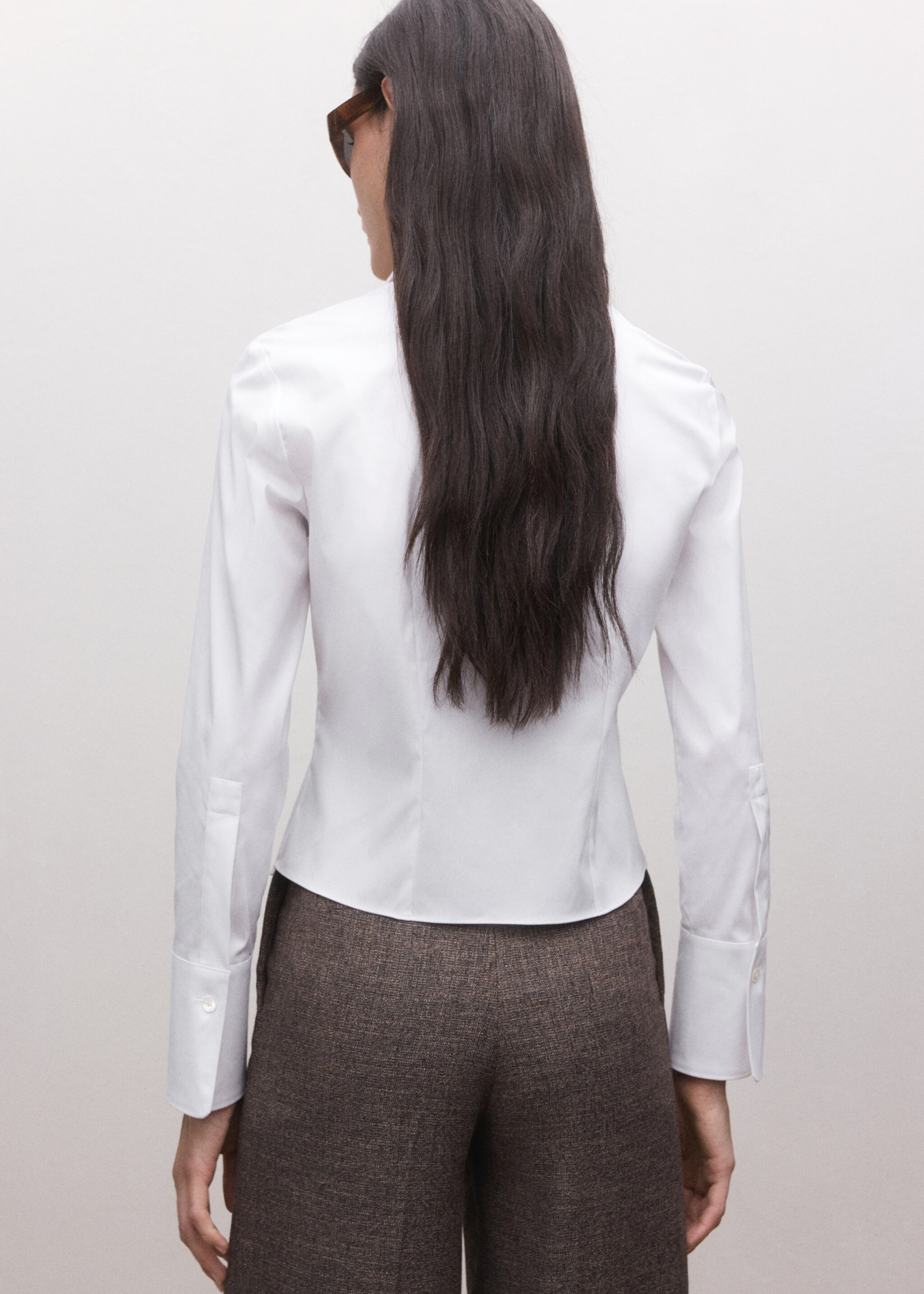 Fitted shirt with hidden closure - Reverse of the article, White. Ref: 27074100-00.