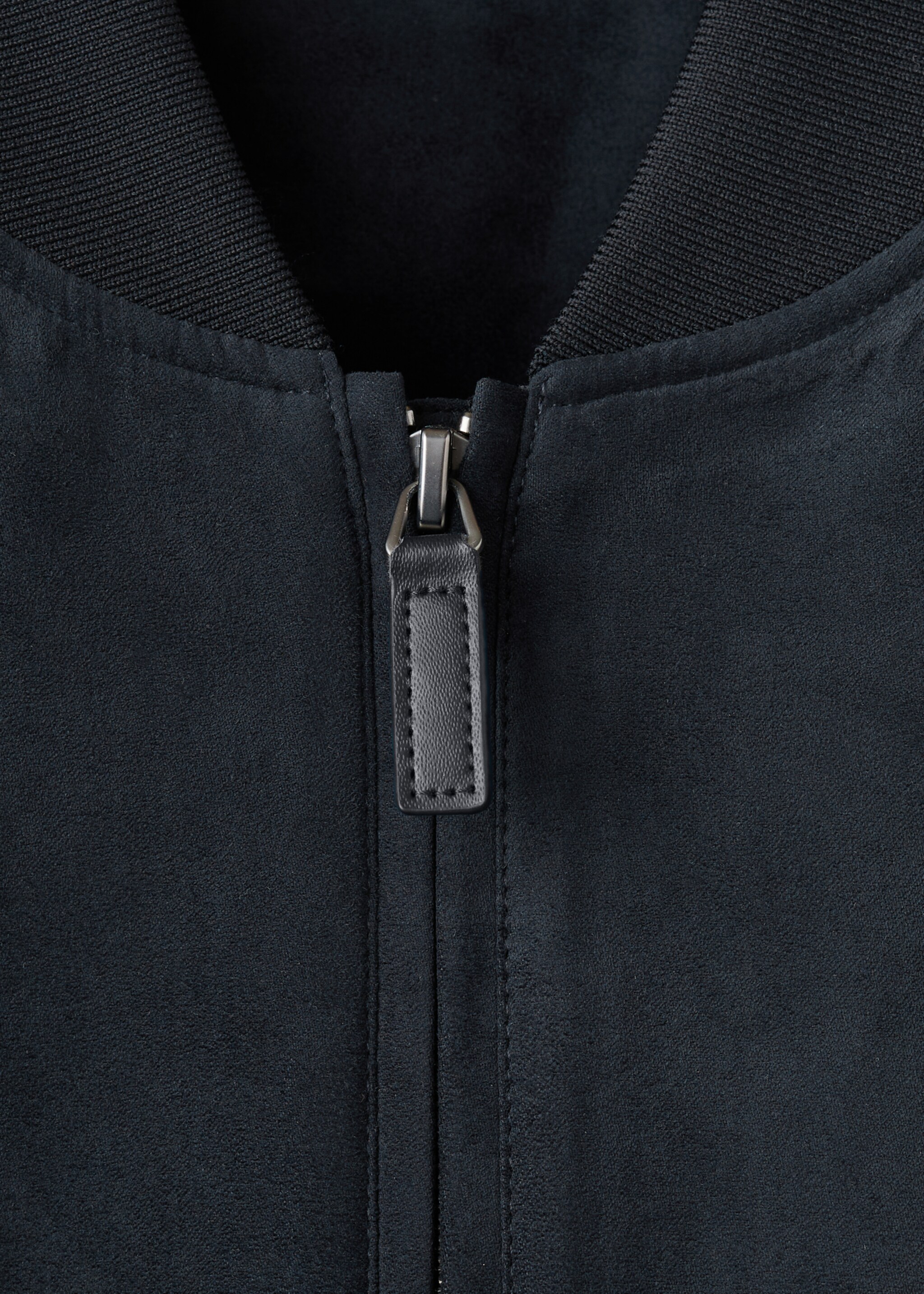 سترة بومبر بتأثير الجلد المدبوغ - تفاصيل المنتج 8, أزرق غامق. Ref: 27074404-00.