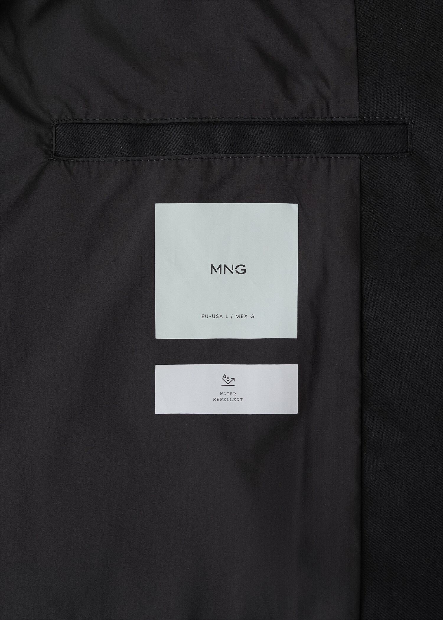 Water-repellent raincoat - Details of the article 0