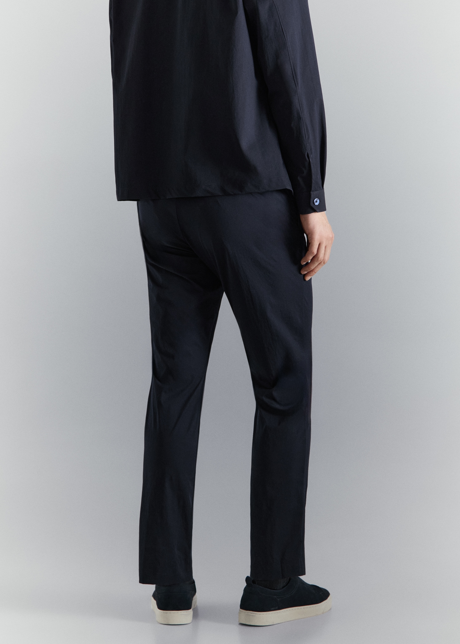 Waterafstotende slim-fit broek - Achterkant van het artikel