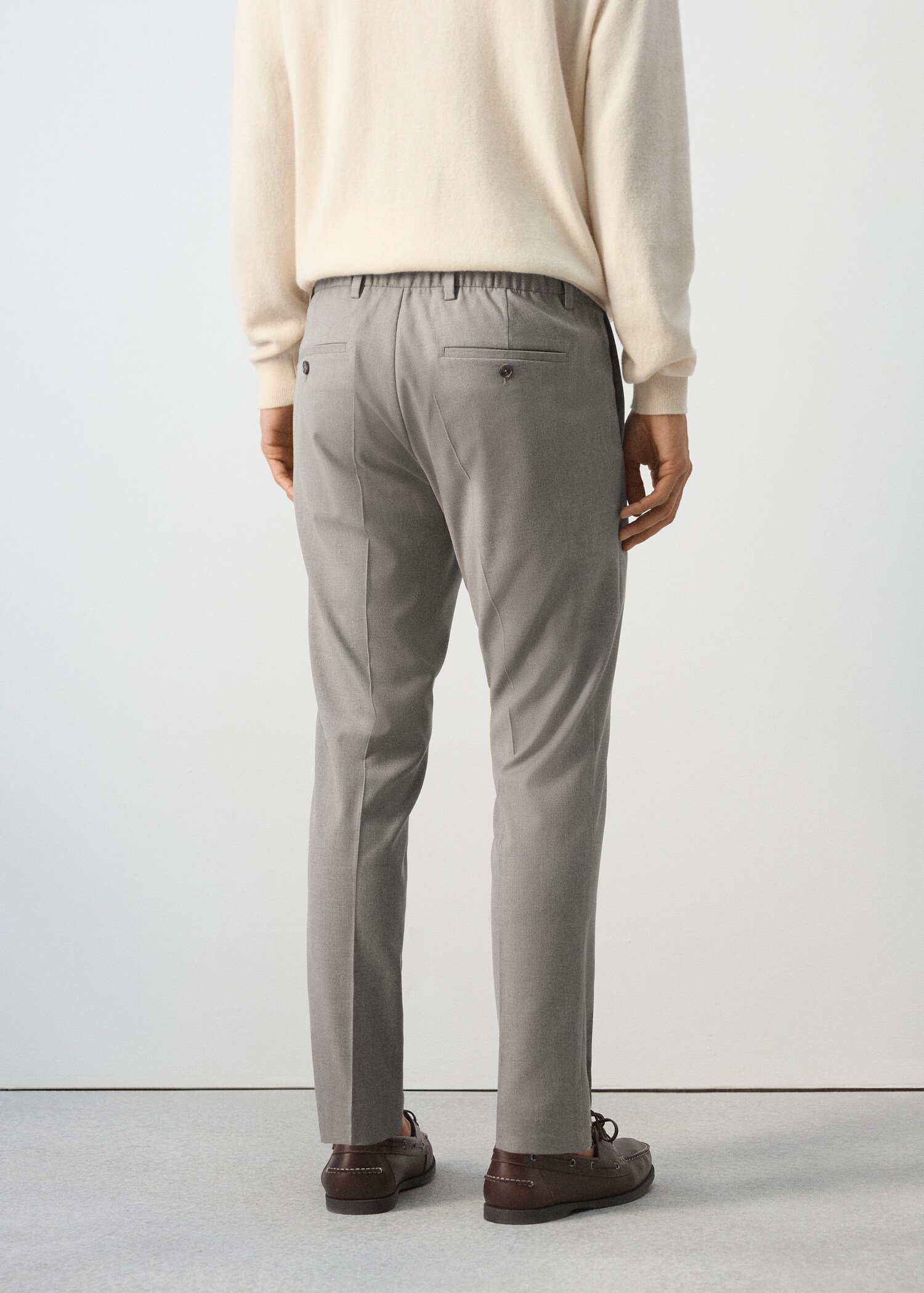 Slim-fit trousers with elastic waist - Reverse of the article