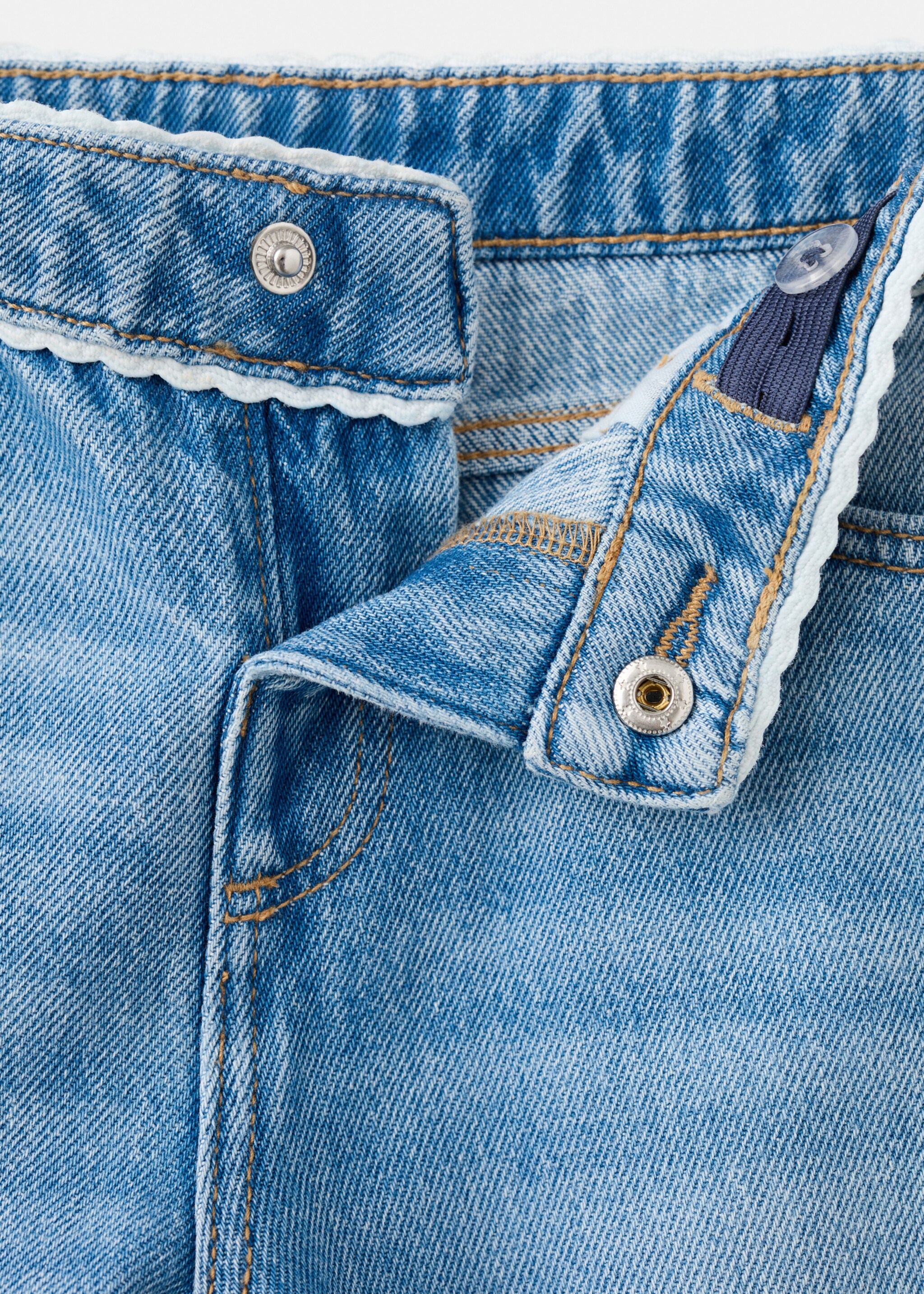 Straight jeans with turn-up - Details of the article 8, Medium Blue. Ref: 27074413-00.