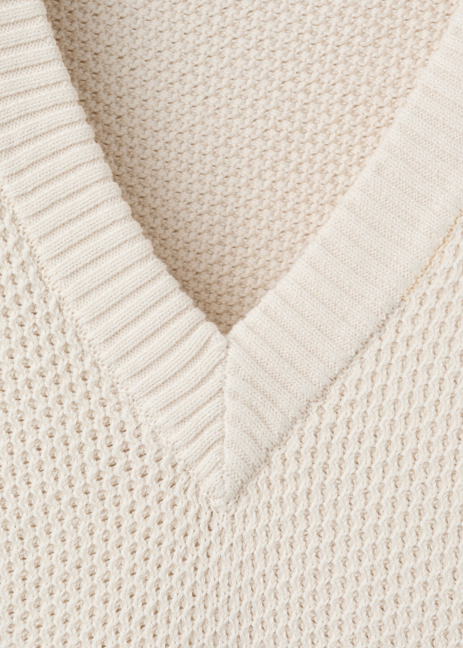 Microstructure knit gilet - Details of the article 8