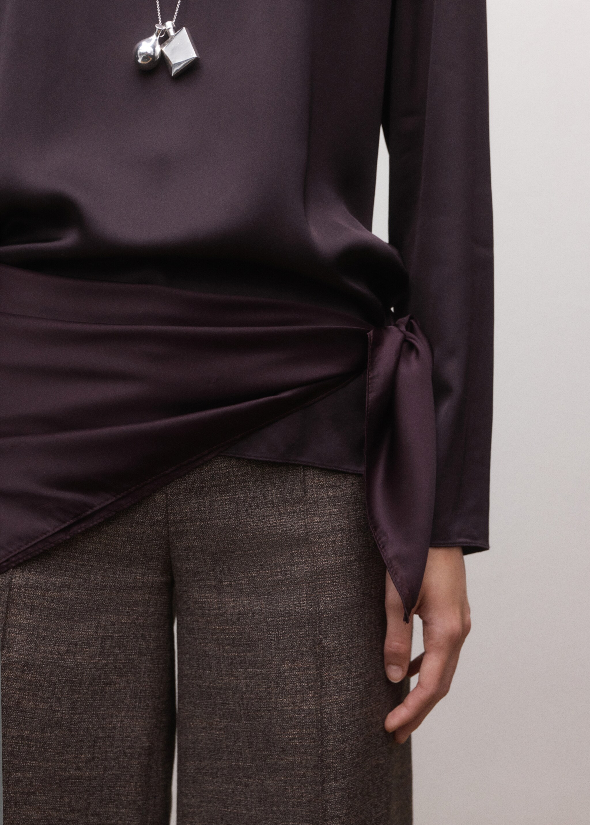 Square satin handkerchief - Details of the article 9, Blackberry. Ref: 27074441-00.