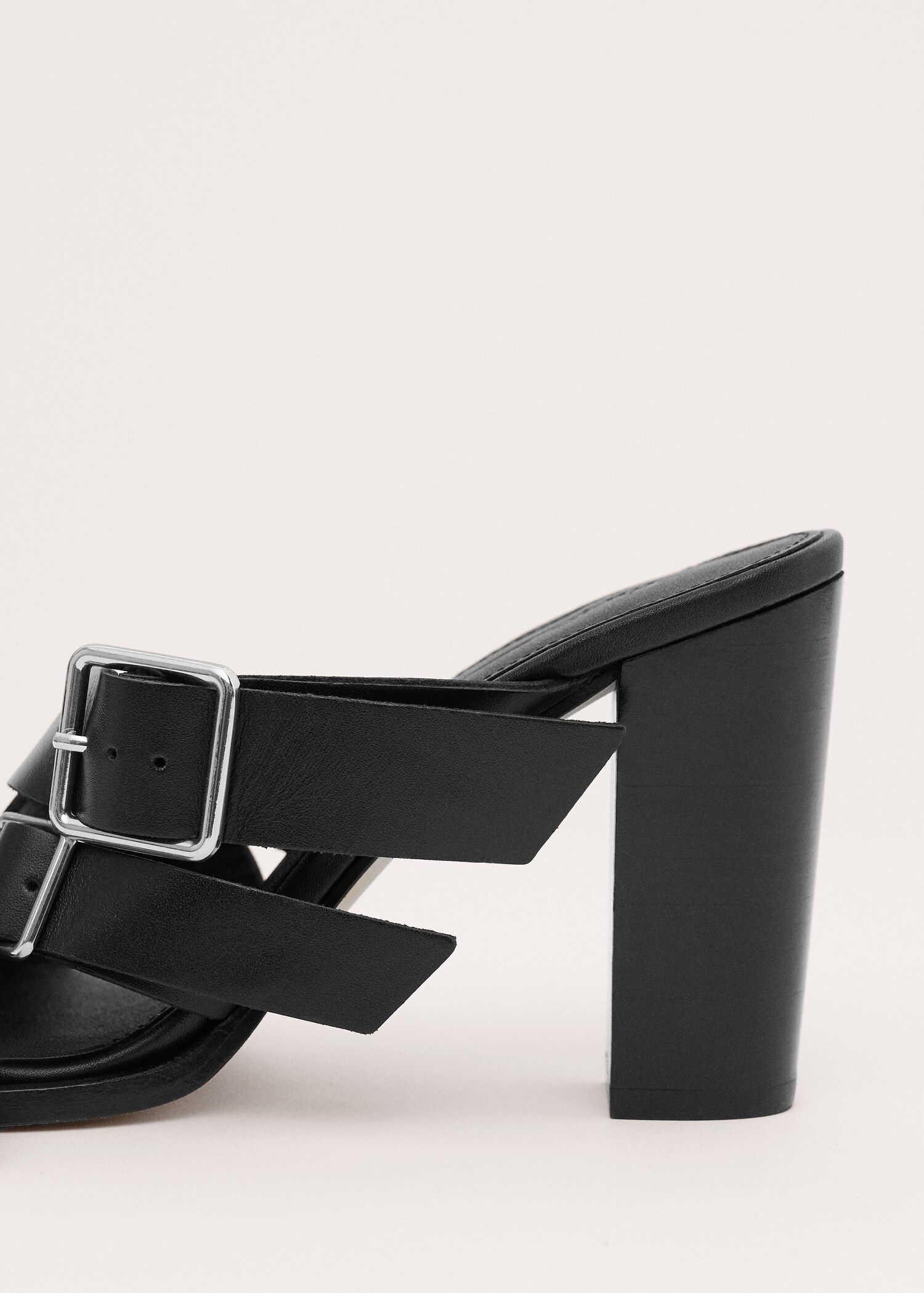 100% leather sandals with buckle straps - Details of the article 1