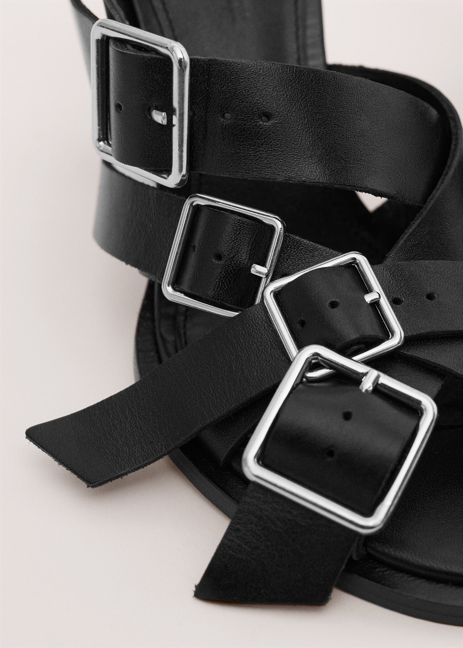 100% leather sandals with buckle straps - Details of the article 2