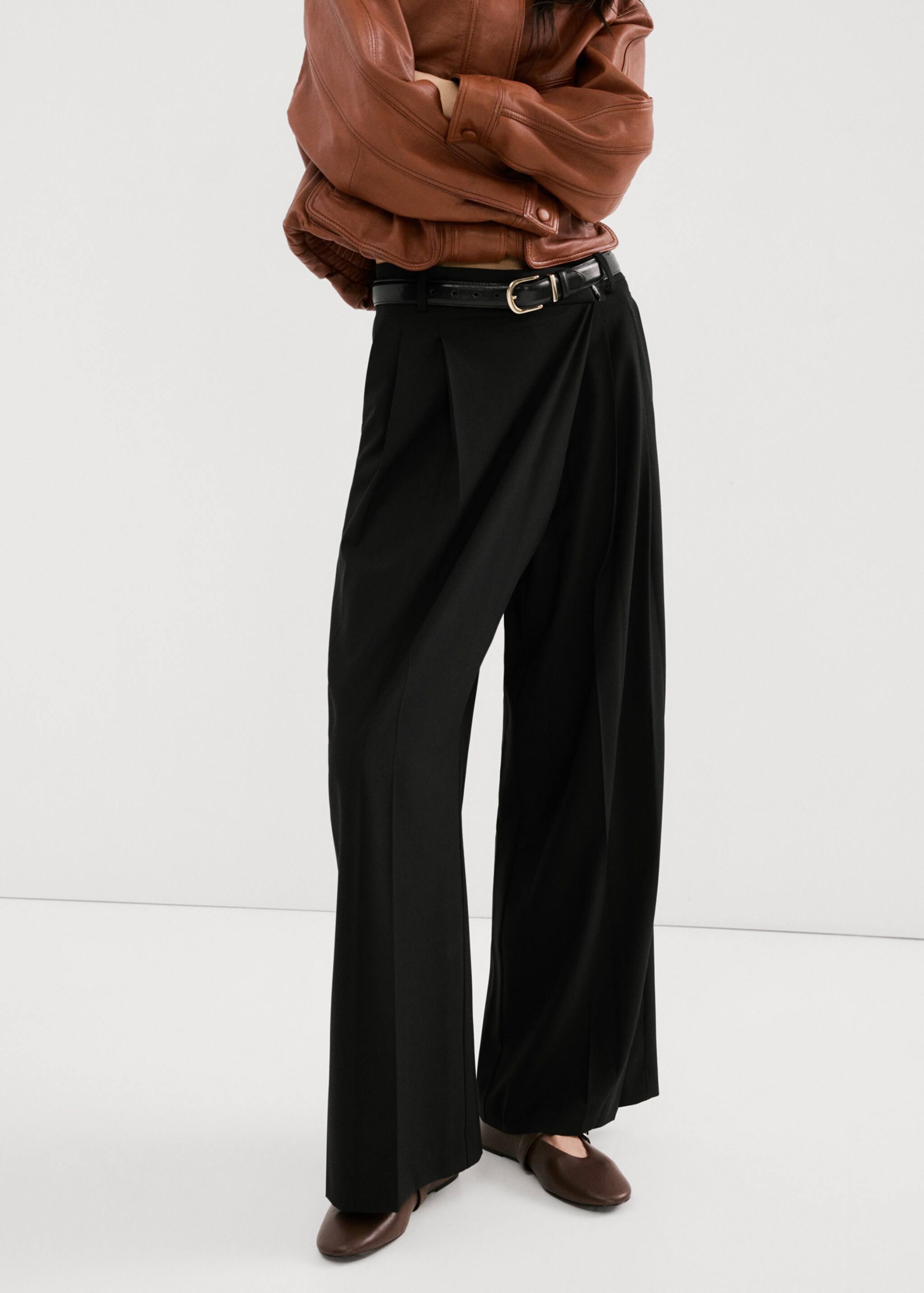 Asymmetric wrap trousers - Medium plane, Black. Ref: 27074444-00.