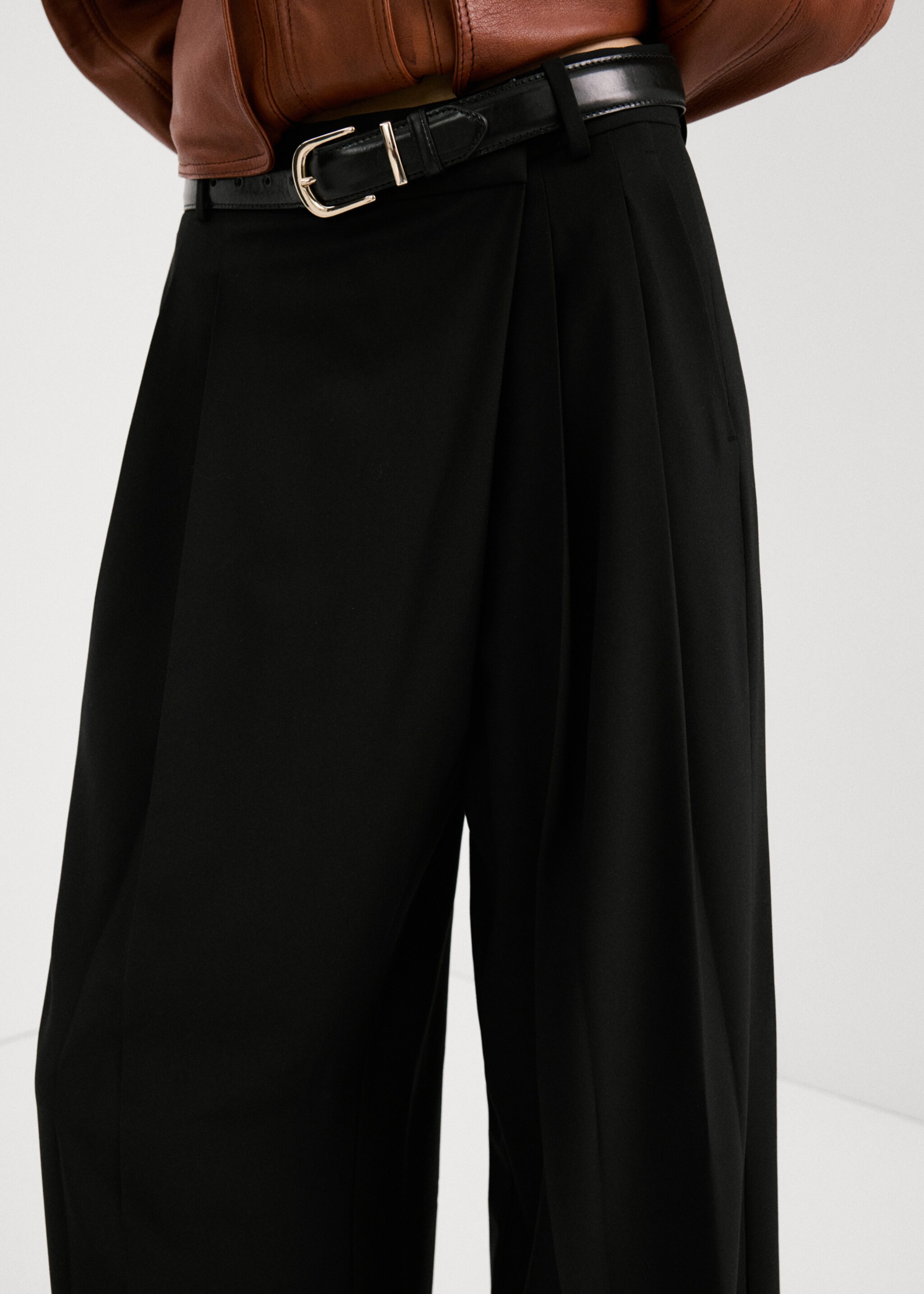 Asymmetric wrap trousers - Details of the article 6, Black. Ref: 27074444-00.