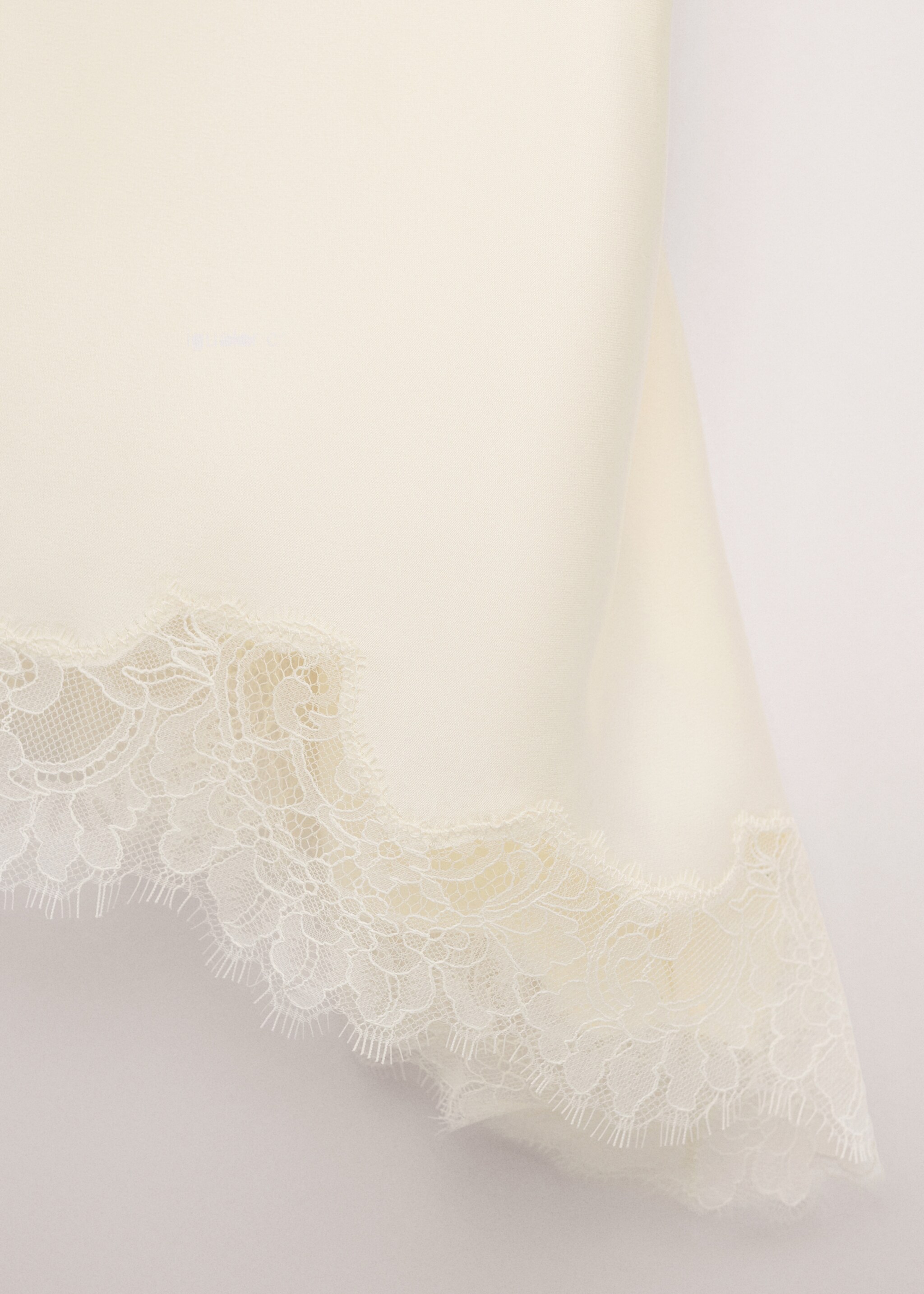 Asymmetric satin lace top - Details of the article 8, Ecru. Ref: 27074446-00.