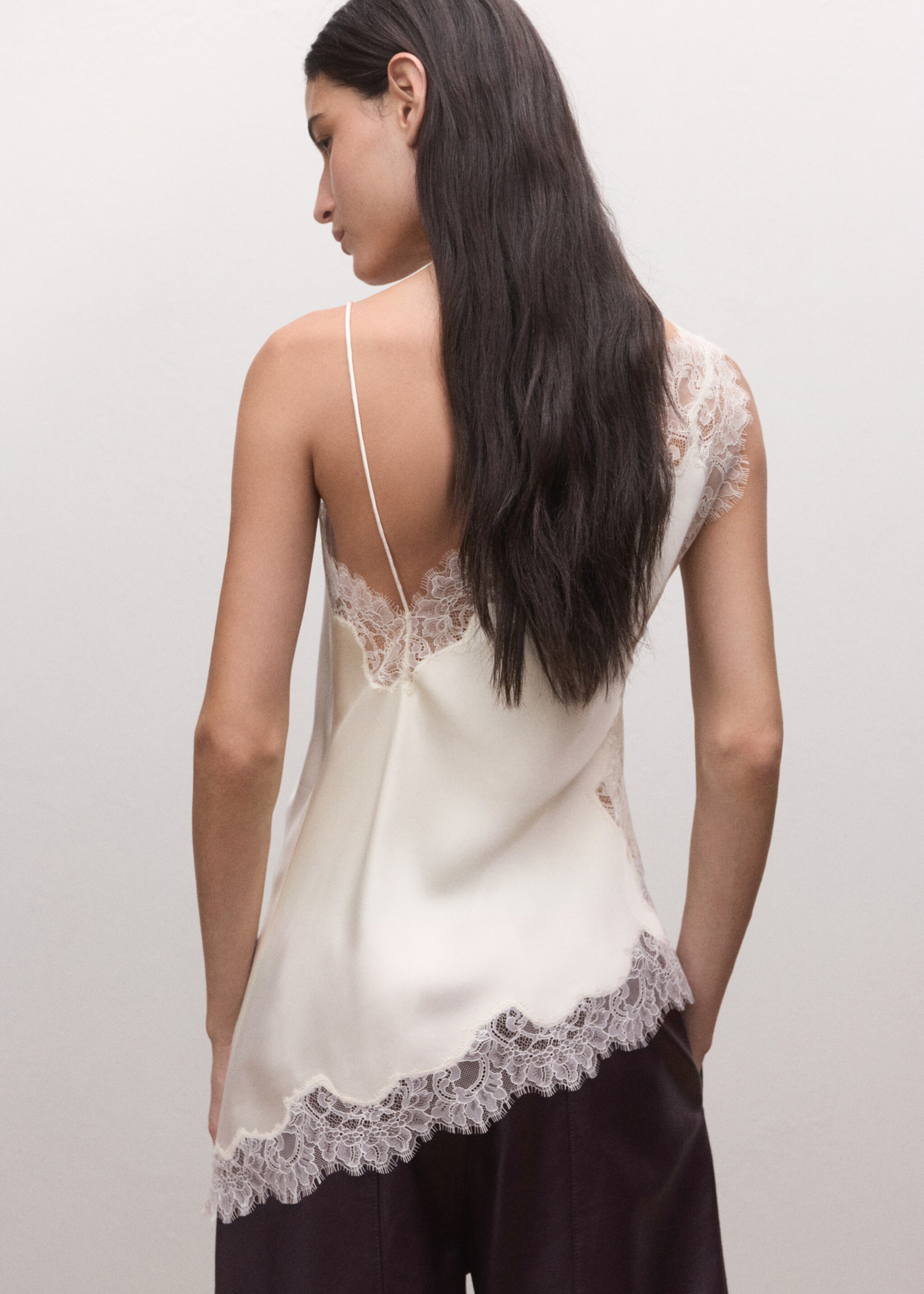 Asymmetric satin lace top - Reverse of the article, Ecru. Ref: 27074446-00.