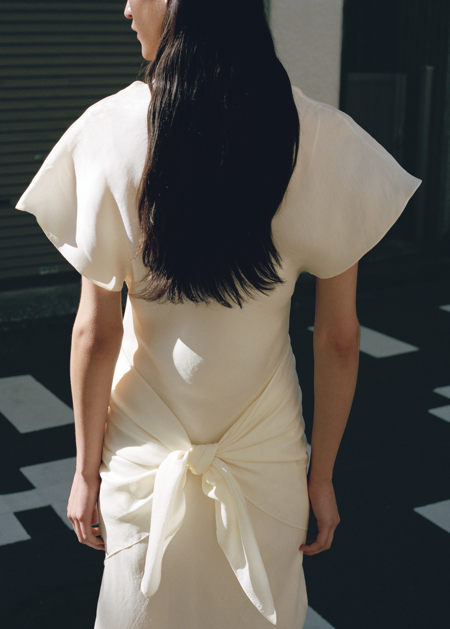 Lyocell combined dress with scarf detail - Reverse of the article