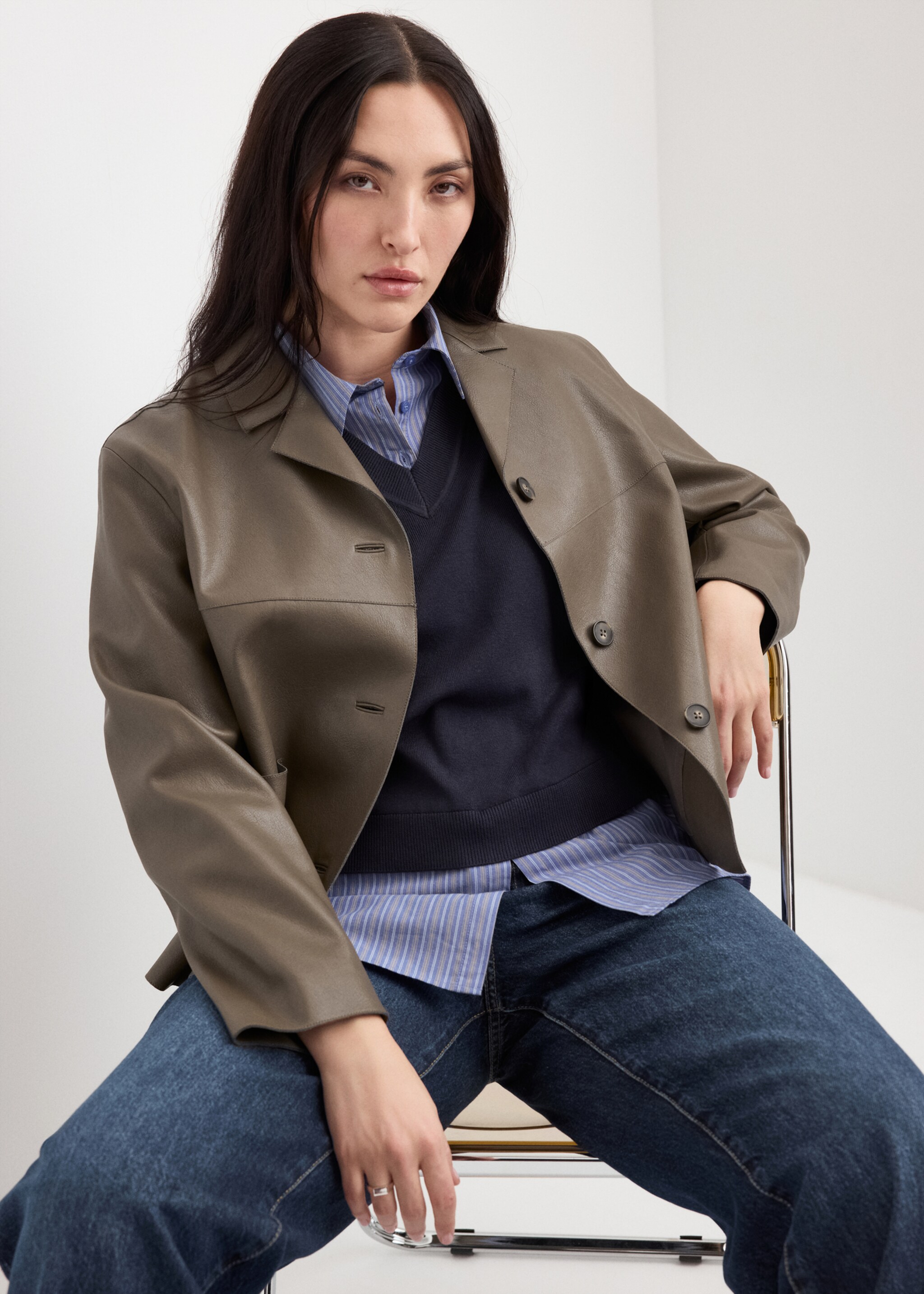 Faux-leather jacket with pockets - Details of the article 5, Olive Green. Ref: 27074780-00.