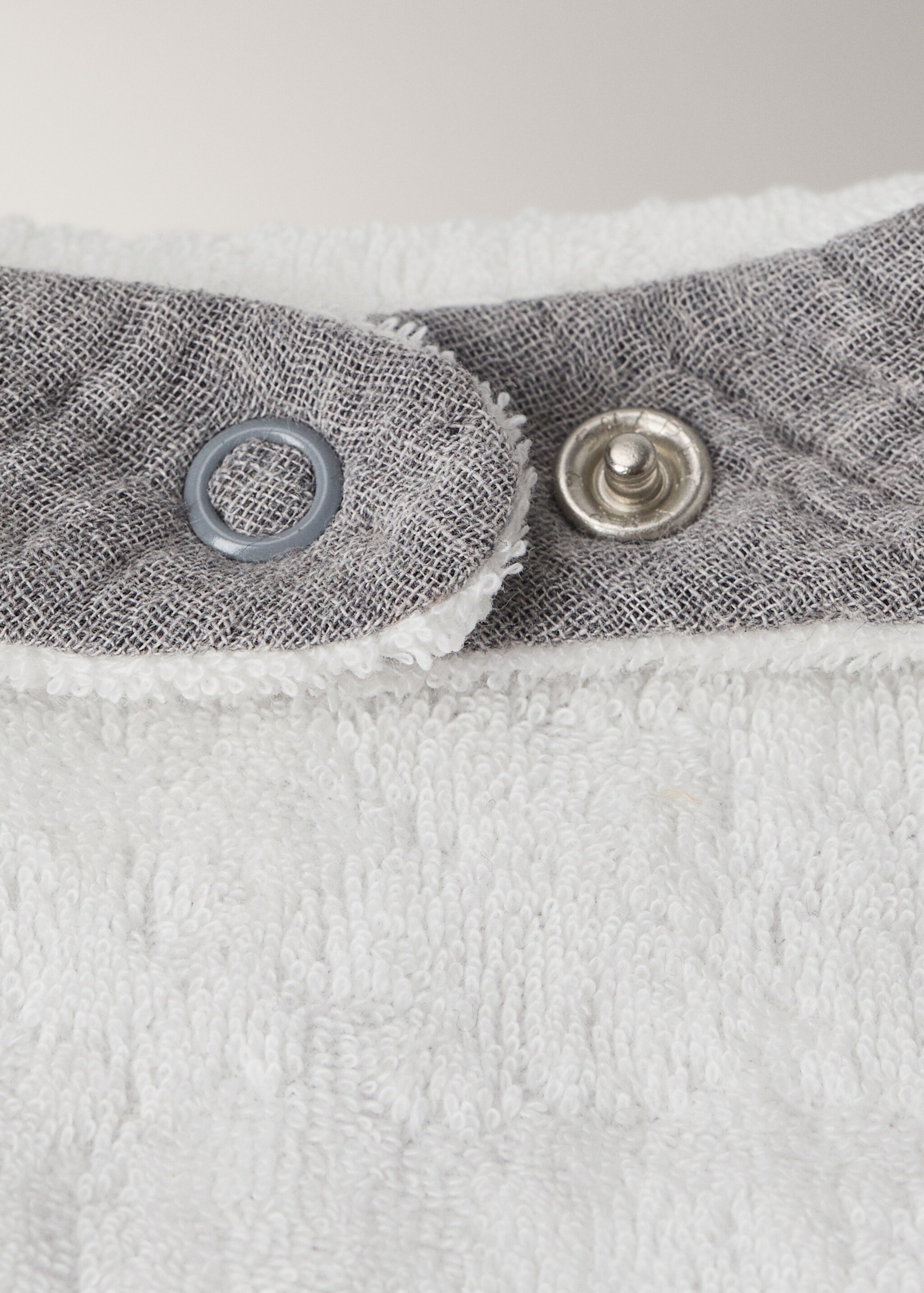 Cotton gauze bib - Details of the article 2, Grey. Ref: 27074787-00.