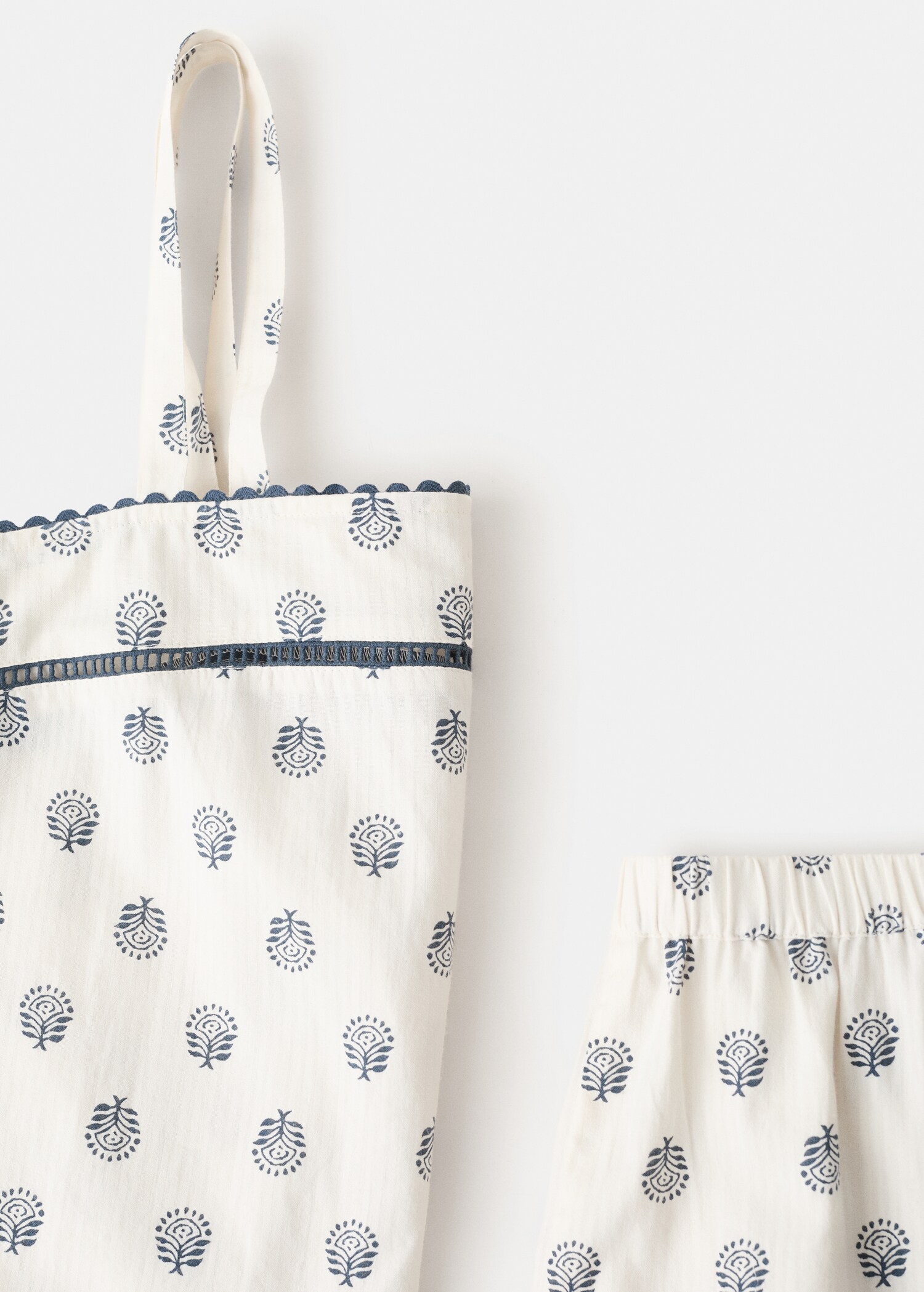 Printed short pyjamas - Details of the article 0