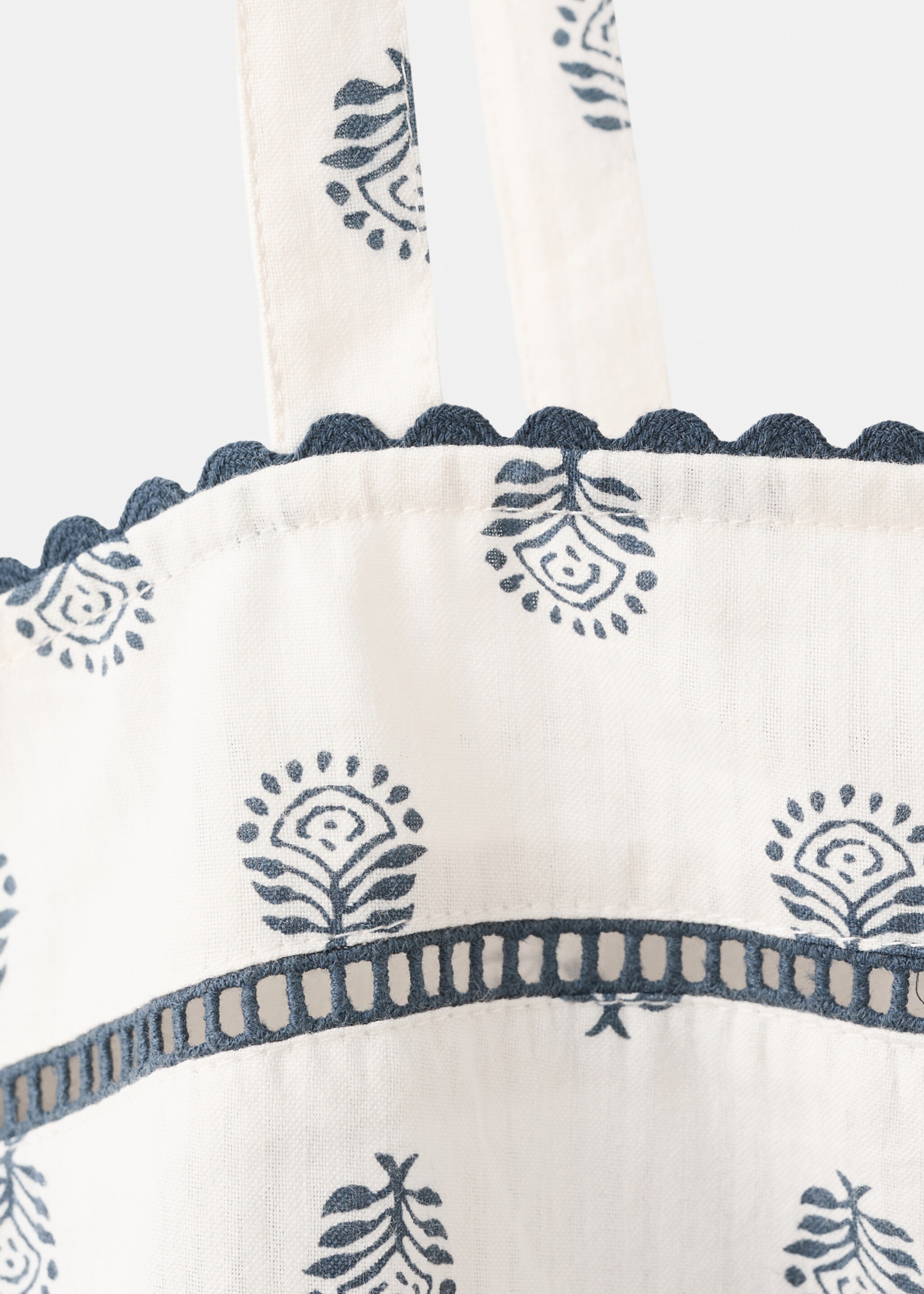 Printed short pyjamas - Details of the article 8, Off White. Ref: 27075809-00.