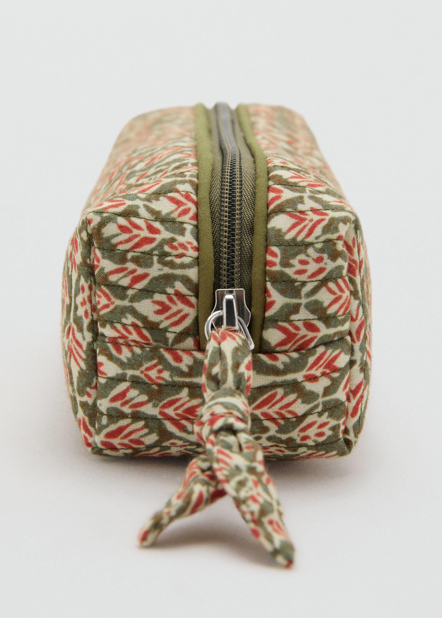 Case with ethnic print - Details of the article 1