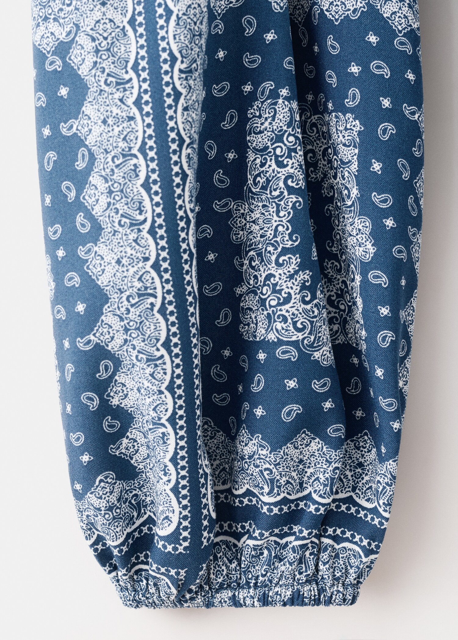 Printed dress with cut-out - Details of the article 8