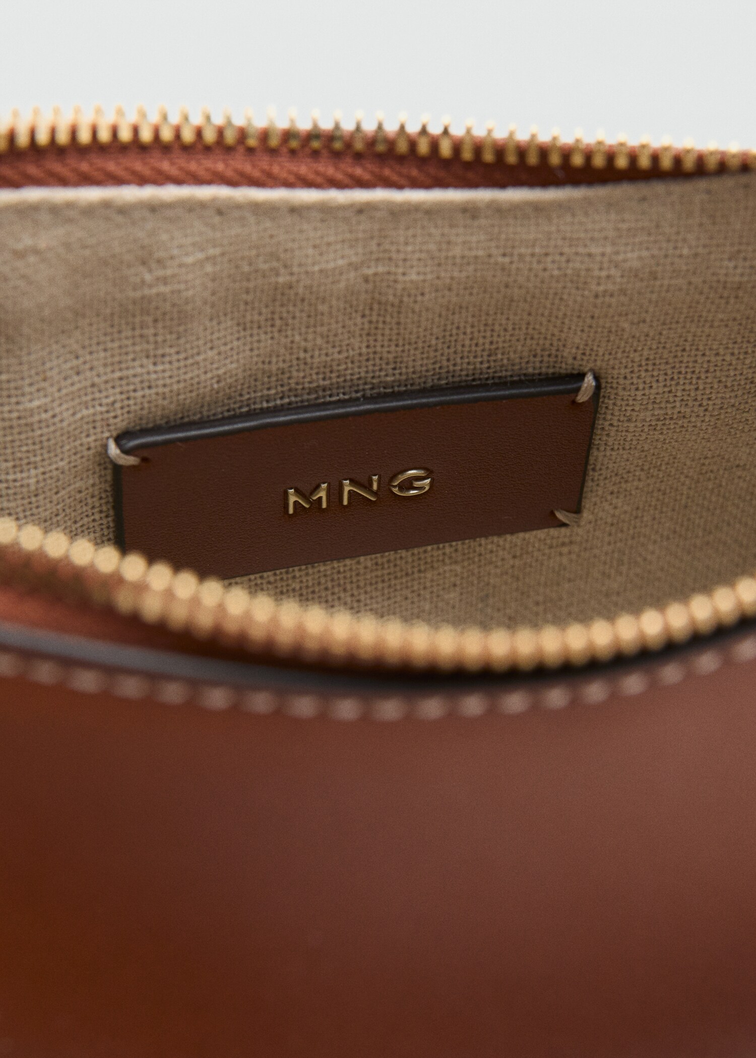 Oval shoulder bag - Details of the article 2