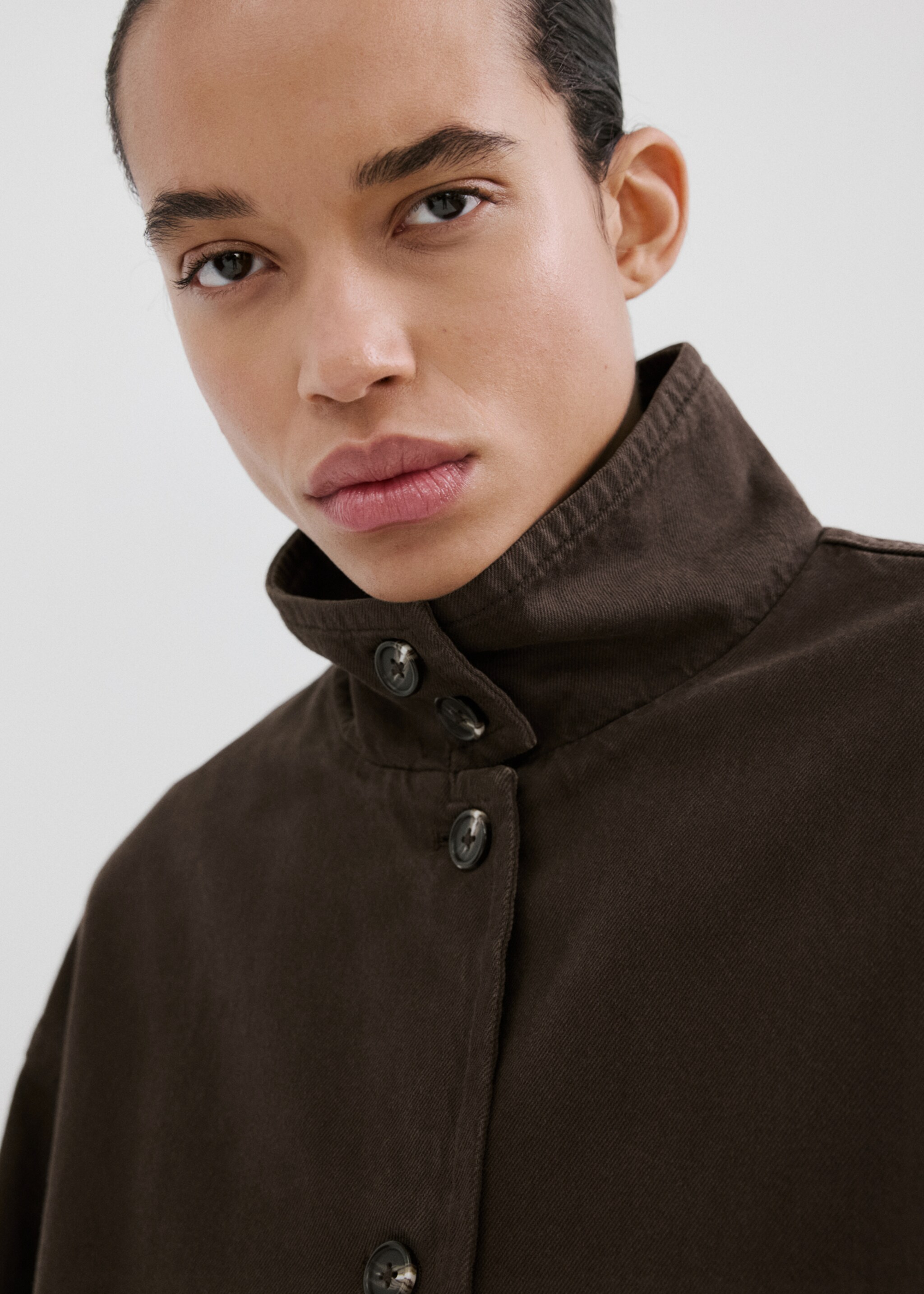 Oversized denim parka met zakken - Detail van het artikel 1, Chocoladebruin. Ref: 27075818-00.