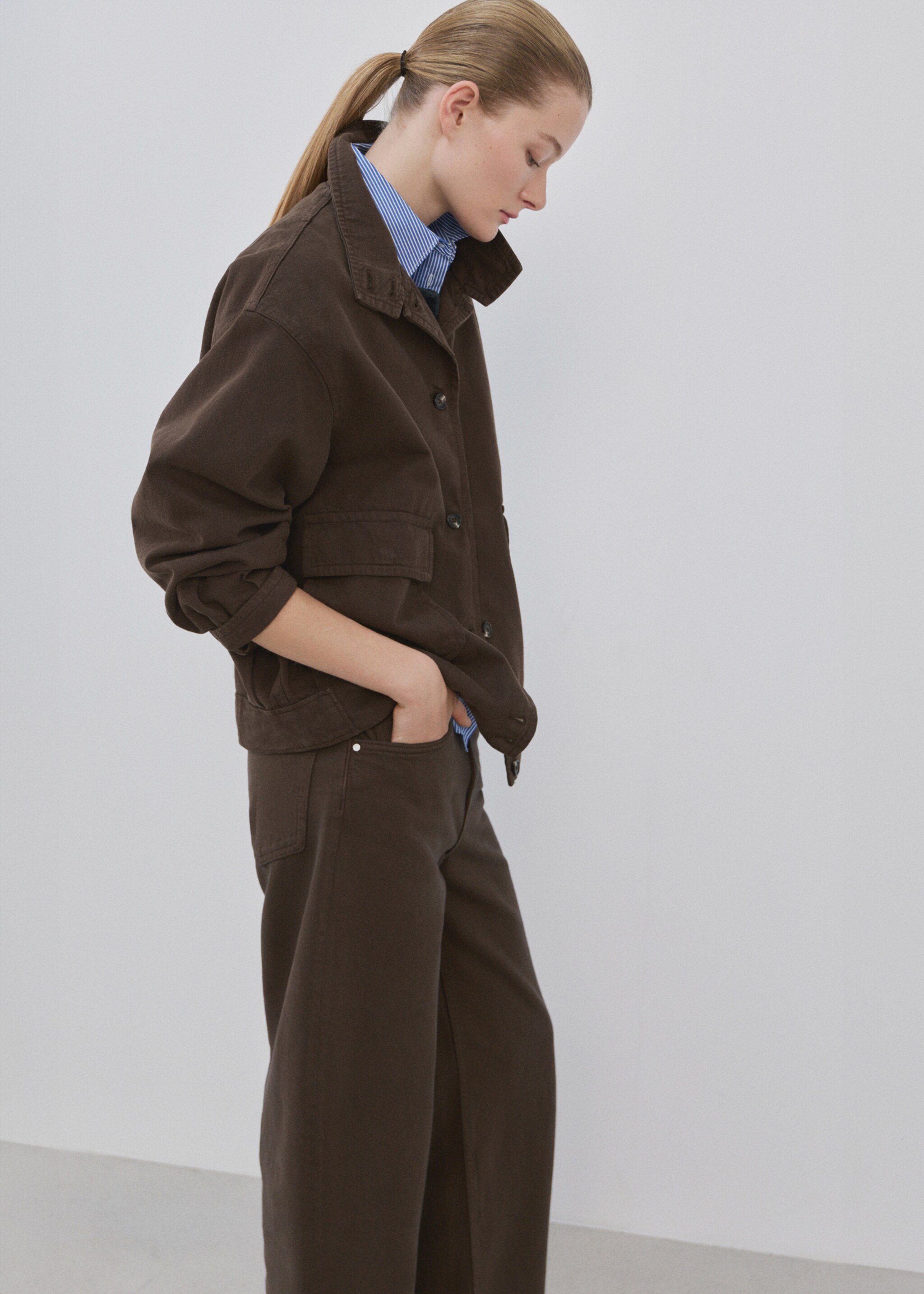 Oversized denim parka met zakken - Detail van het artikel 2, Chocoladebruin. Ref: 27075818-00.